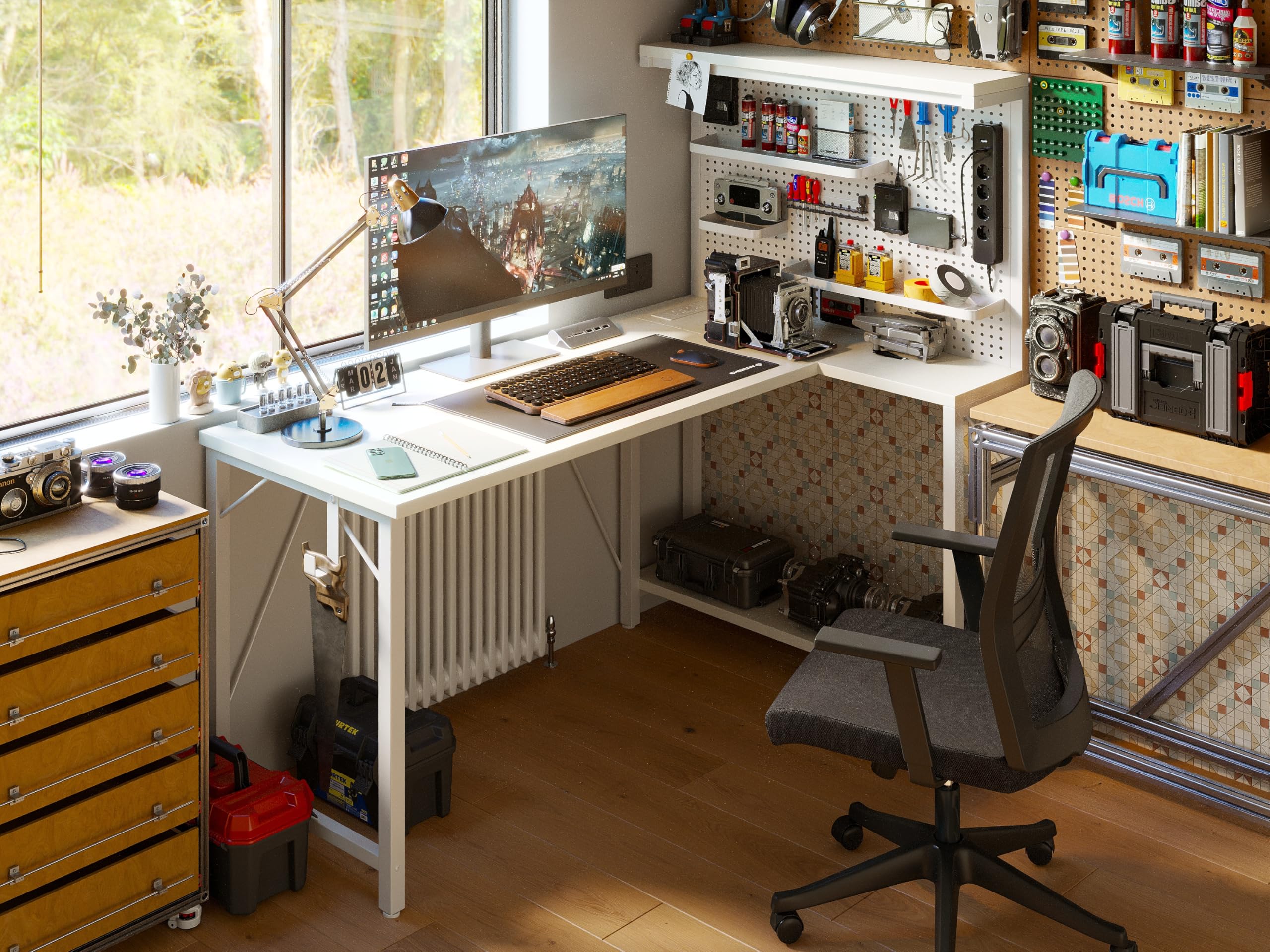 120 * 80cm L-förmiger Table Gaming avec Panneau Perforé et Étagères, Bureau d'angle avec Prise, Réversible Bureau avec 3 Détachables Étagères pour Domicile et Chambre, Blanc