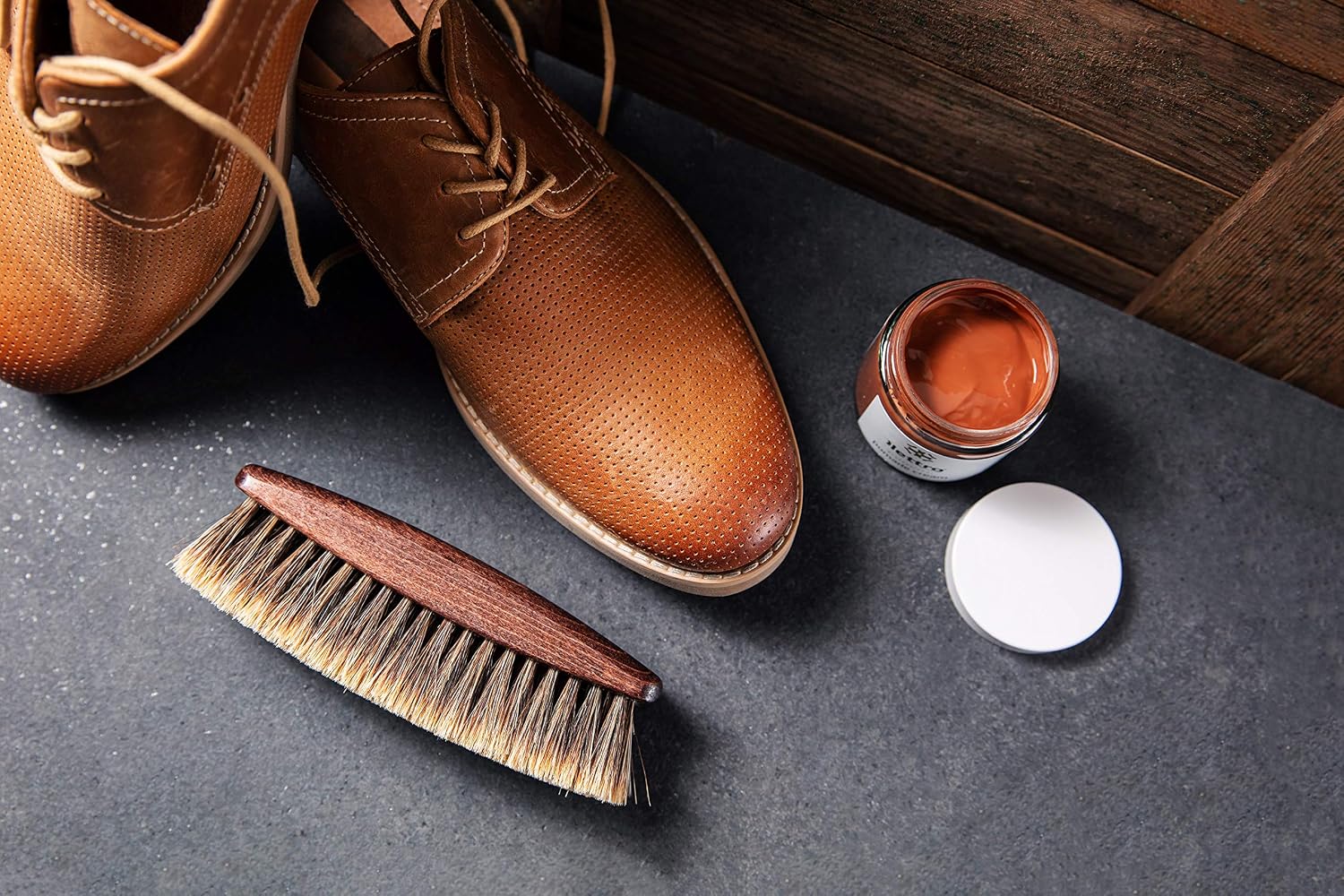 Lettro Shoe Polishing Brush - Wooden Brush for Shiny Boots and Shoes, 100% Horsehair Shoe Polish Brush for Smooth Leather Footwear, Grey Bristles
