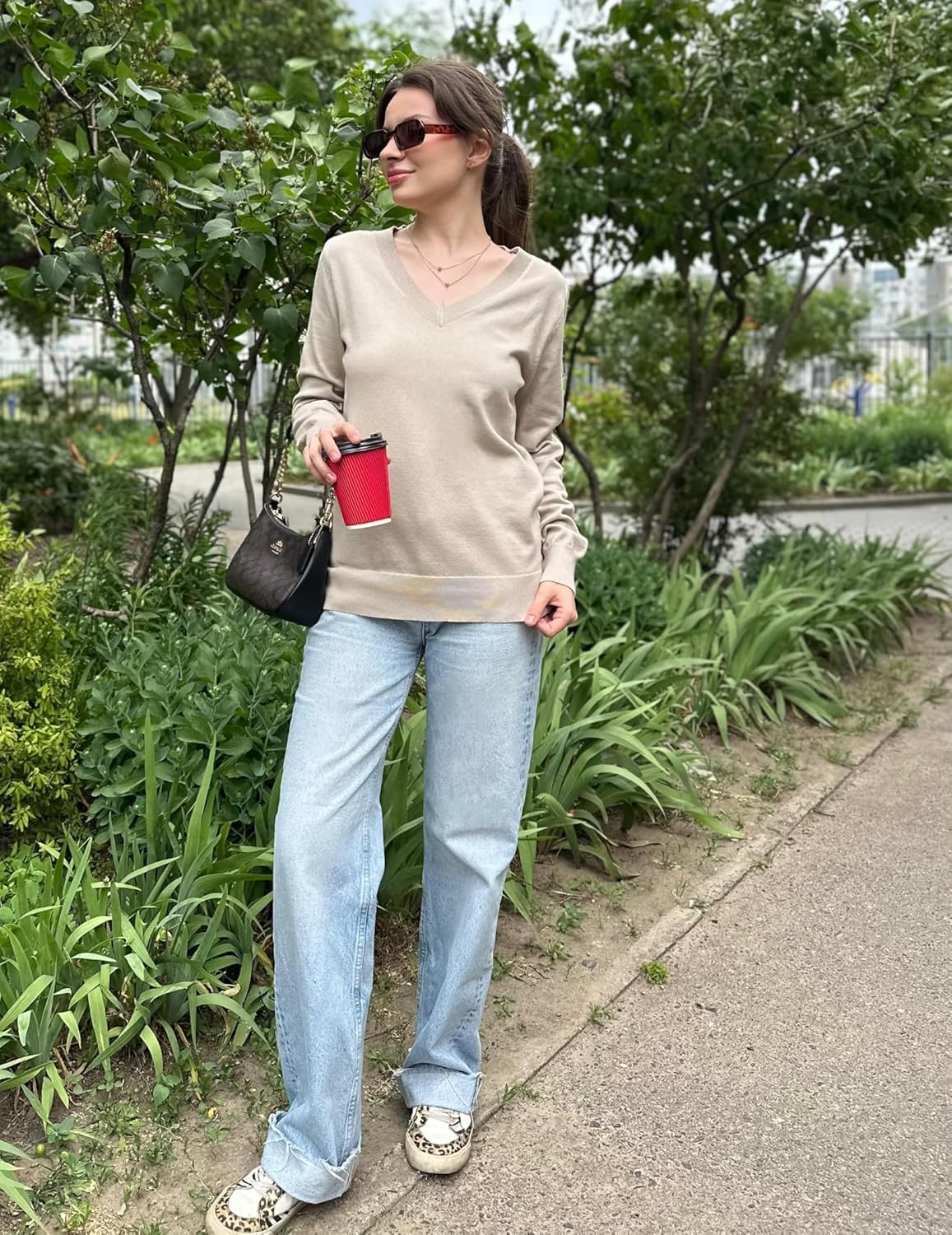 Zeagoo Women's 2026 Fall V Neck Sweater Trendy Long Sleeve Casual Lightweight Ribbed Knit Pullover Tops - Image 5