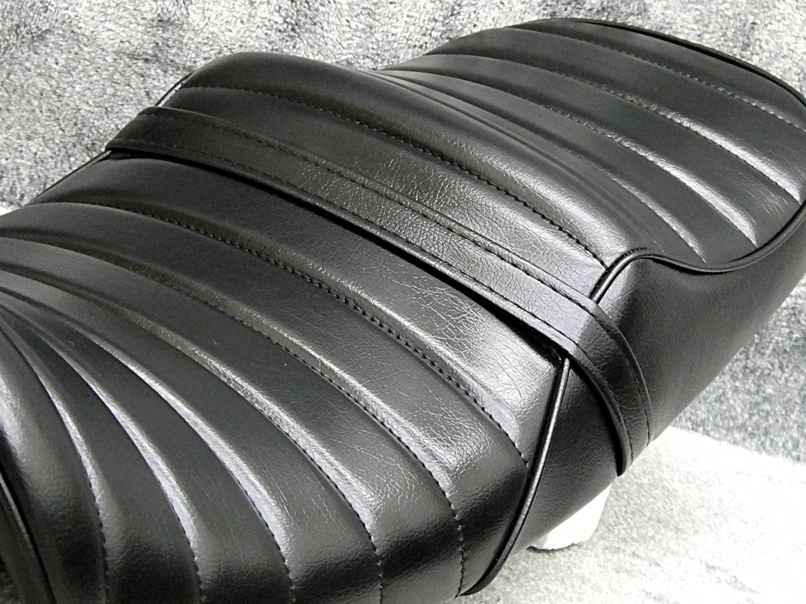 ホンダ　CB400sfタックロールシート　ブラックレザー　nc39.42 CB400SF VTEC NC39 NC42 タックロールシート 黒 カスタムシート