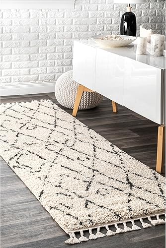 nuLOOM Nieves - Alfombra marroquí de pasillo con diamantes de imitación, 2 pies 8 pulgadas x 8 pies, color blanco roto
