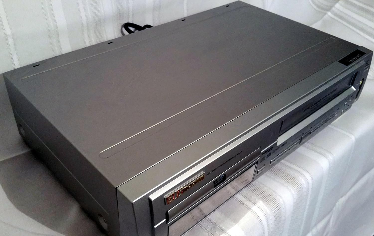 Special Emerson EWD2202 Dual-Deck DVD/VCR Combo Discount 70% Emerson EWD2202 Dual-Deck DVD/VCR Combo