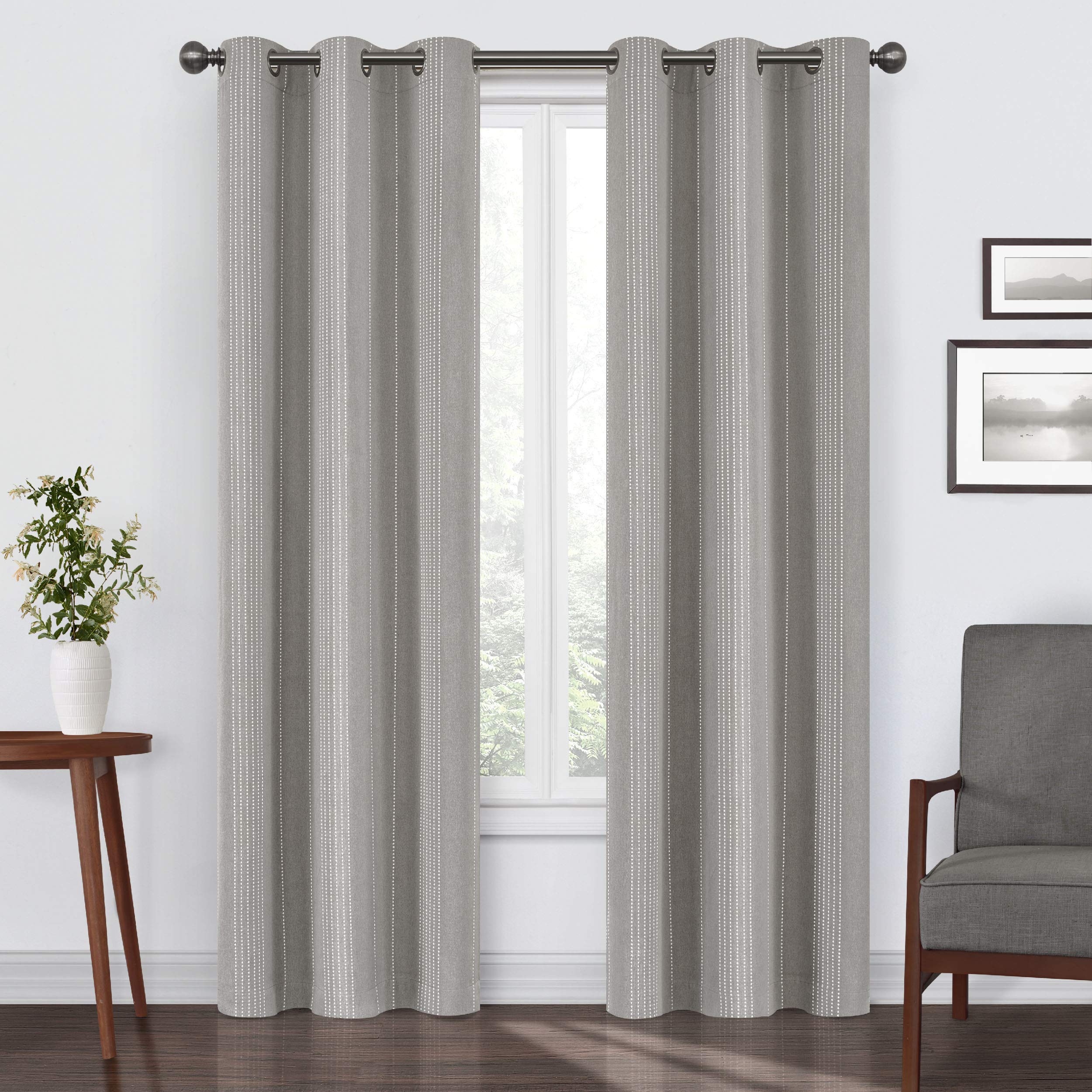 Cortinas con ojales Eclipse: viste ventanas cortas de tela gris claro sin cortar el tejido 1