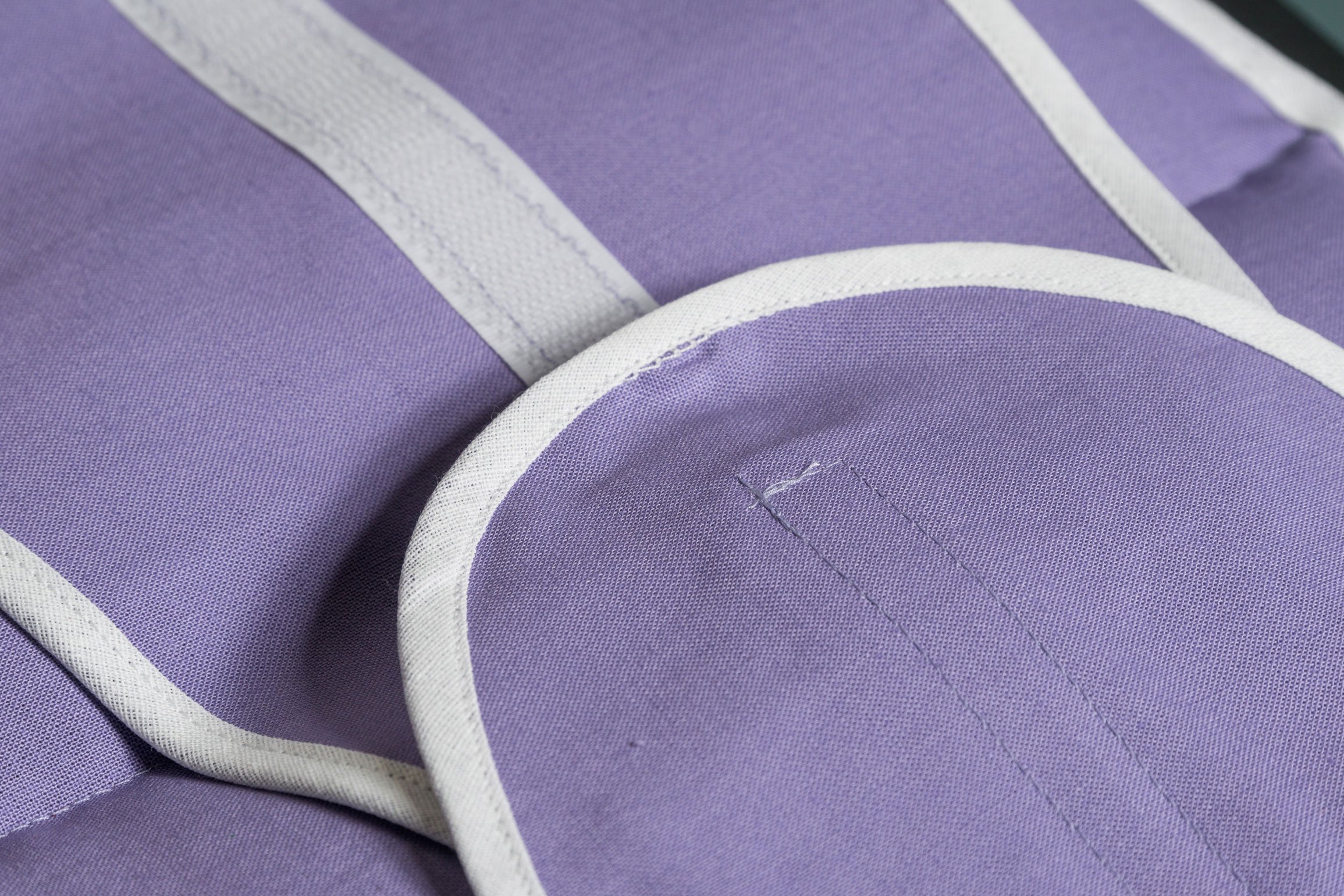 Faja térmica lumbar de semillas con cierre, largo aprox. 135cm, malva. Saco térmico para la espalda. Pepitas de uva