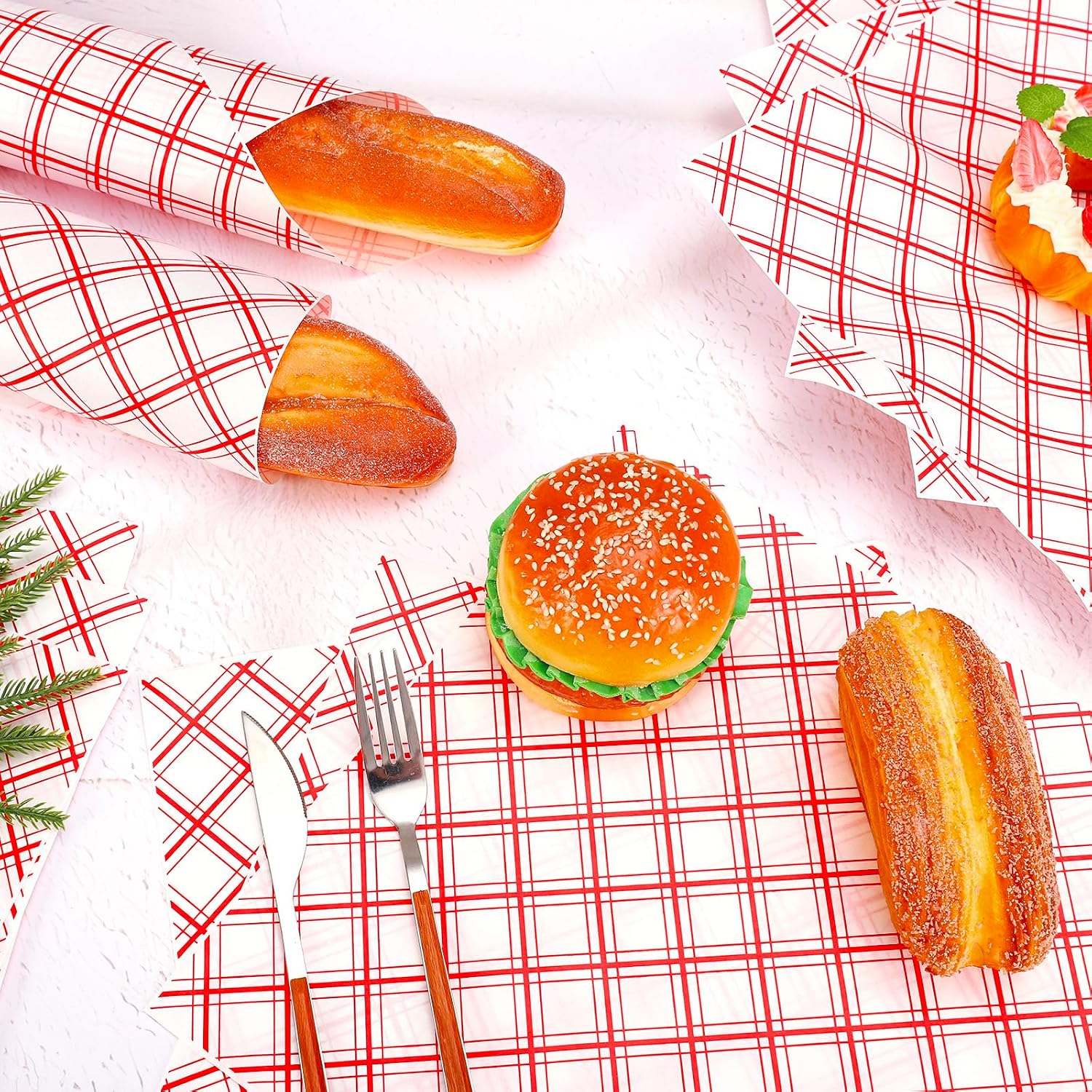 FYSUIMU 200Pcs Christmas Plaid Wax Paper Red White Deli Paper Tissue Sandwich Wrap Waterproof Oil Proof Picnic Liner for Xmas Food Basket Party Kitchen Supplies