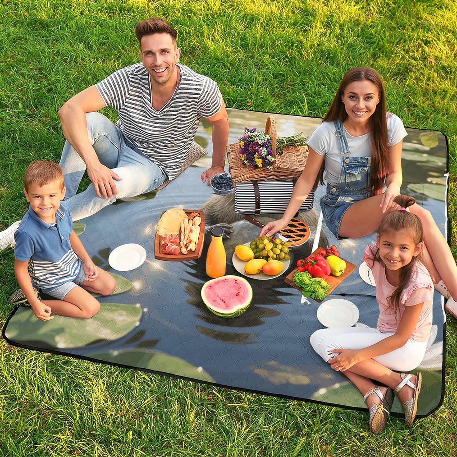 Otter Picnic Blanket 150x150cm, Foldable 2-in-1 Picnic Mat and Tote Bag Portable Waterproof Beach Mat Sandproof Outdoor Blanket for Park, Hiking, Beach, Camping, Travel