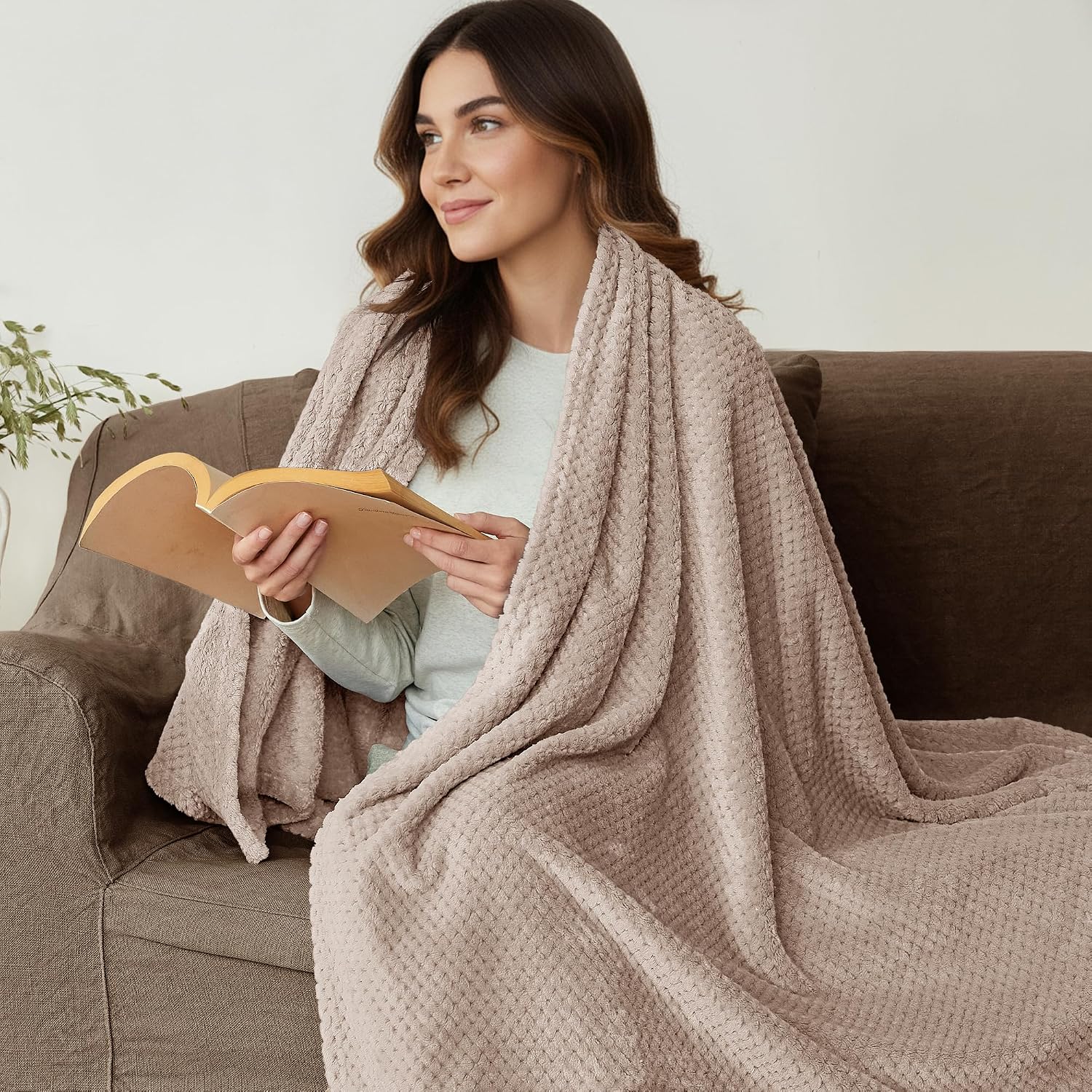 Exclusivo Mezcla Tan Fleece Throw Blanket 50x70 Inches Super Soft Warm Waffle Textured Cozy Fuzzy Lightweight