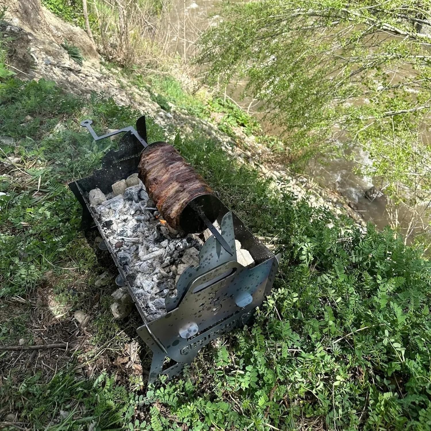 Foldable Charcoal Grill with 20x12 in (50x30 cm) Cooking Surface