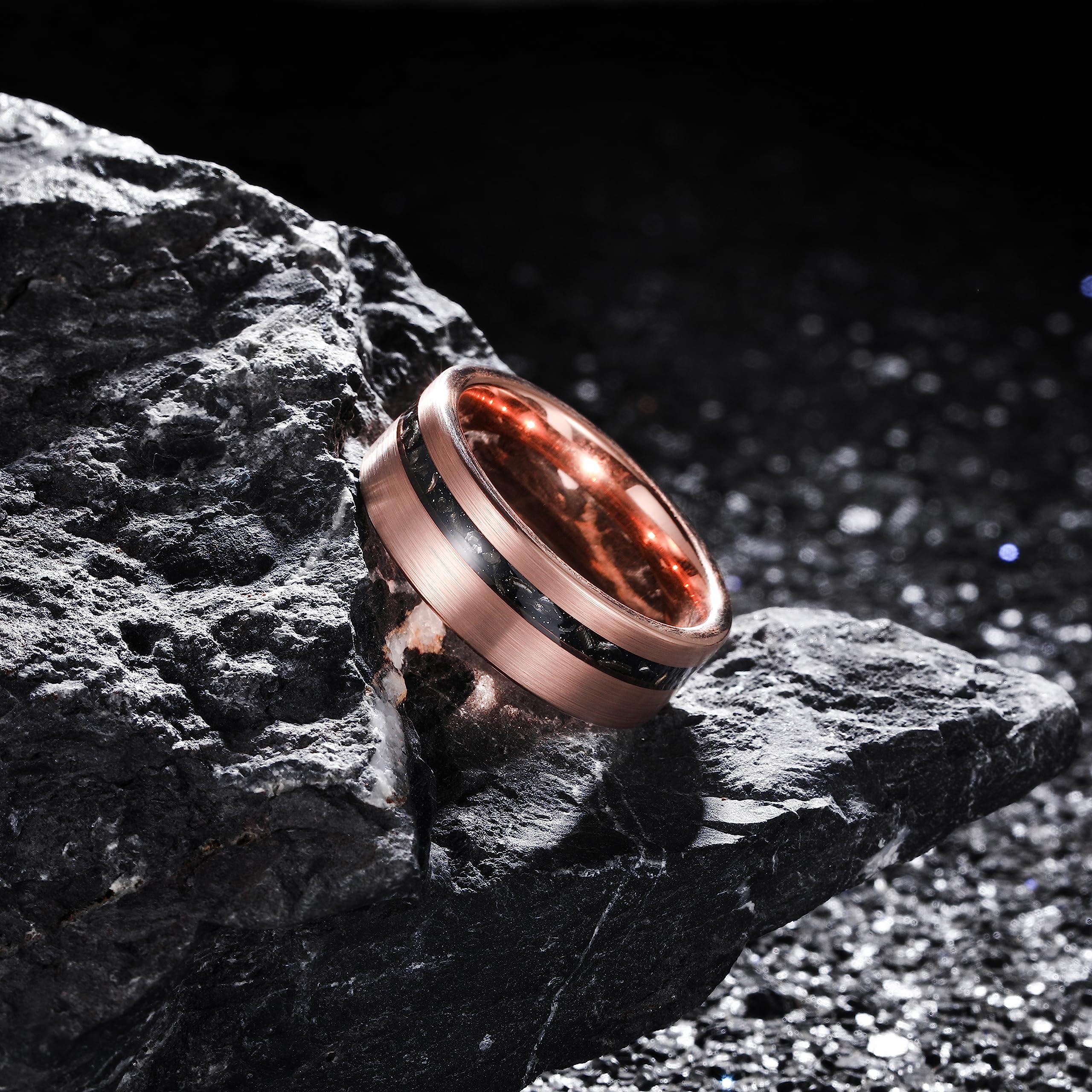 THREE KEYS JEWELRY Anillo de compromiso de tungsteno de 4 mm/8 mm para hombres y mujeres, ajuste cómodo, acabado mate con incrustaciones centrales