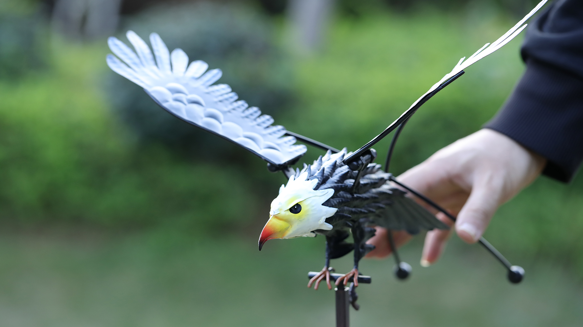 Amazon.com: Swinging Eagle/Owl Decorative Wind Spinner for Yard