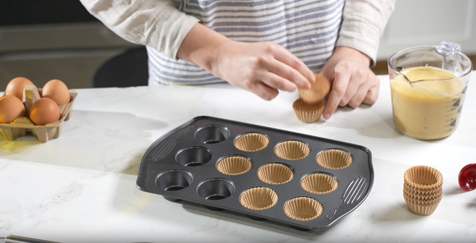 White Cupcake Liners [500 Count] - Grease-Proof, Food-Grade Baking Cups Standard Muffin Liners Cupcakes Muffins Mini Cakes Oven Microwave Freezer Safe For