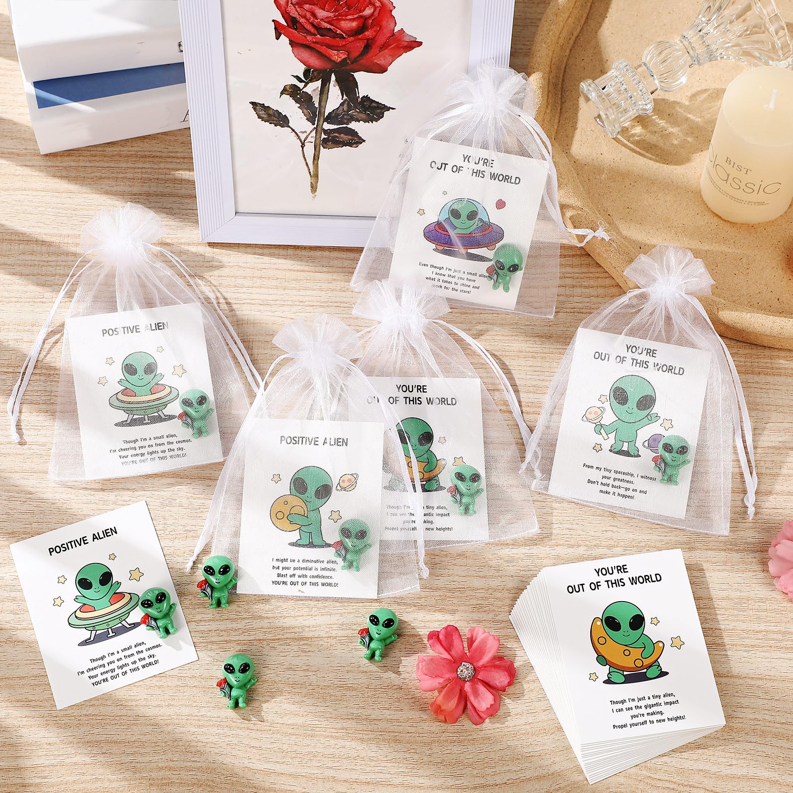 VioraWhite 25 Set Employee Appreciation Gift Alien Party Favors Gifts Bulk Mini Resin Alien Figure Pocket Hug Ufo Space Theme Note Cards Staff Thank You Gift for Coworker Graduation Party