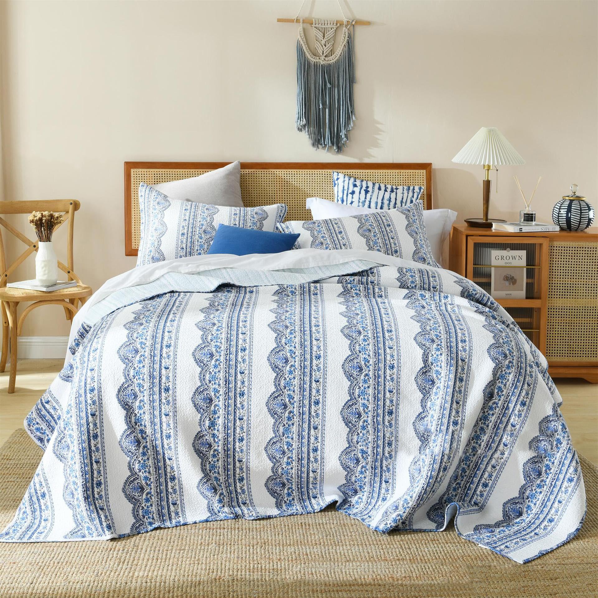 USTIDEBlue Bohemian Quilted Bedspread King Size 3-Piece Ethnic Floral Bedding Set Super Soft Cotton Quilt Coverlets Throw Quilted Comforter with 2 Pillowcases