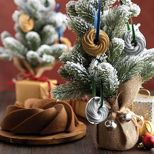 Miniatura 5 de Nordic Ware Bundt - Juego de adornos dorados, 2 piezas