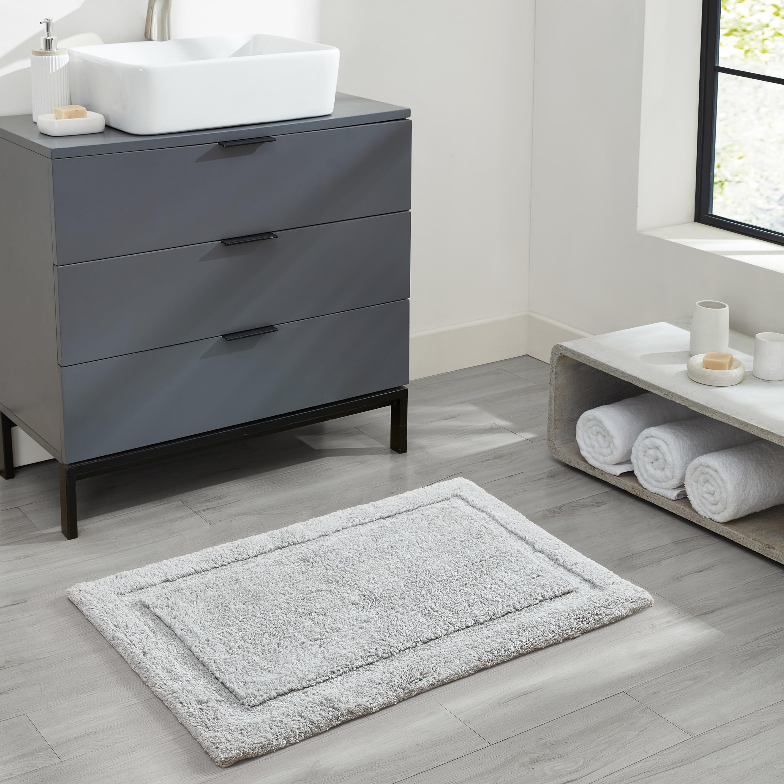 Jean Pierre New York Lydia Border Badematte, 100 % Baumwolle, rutschfest, 43,2 x 61 cm und 50,8 x 81,3 cm, Grau, 2-teiliges Set