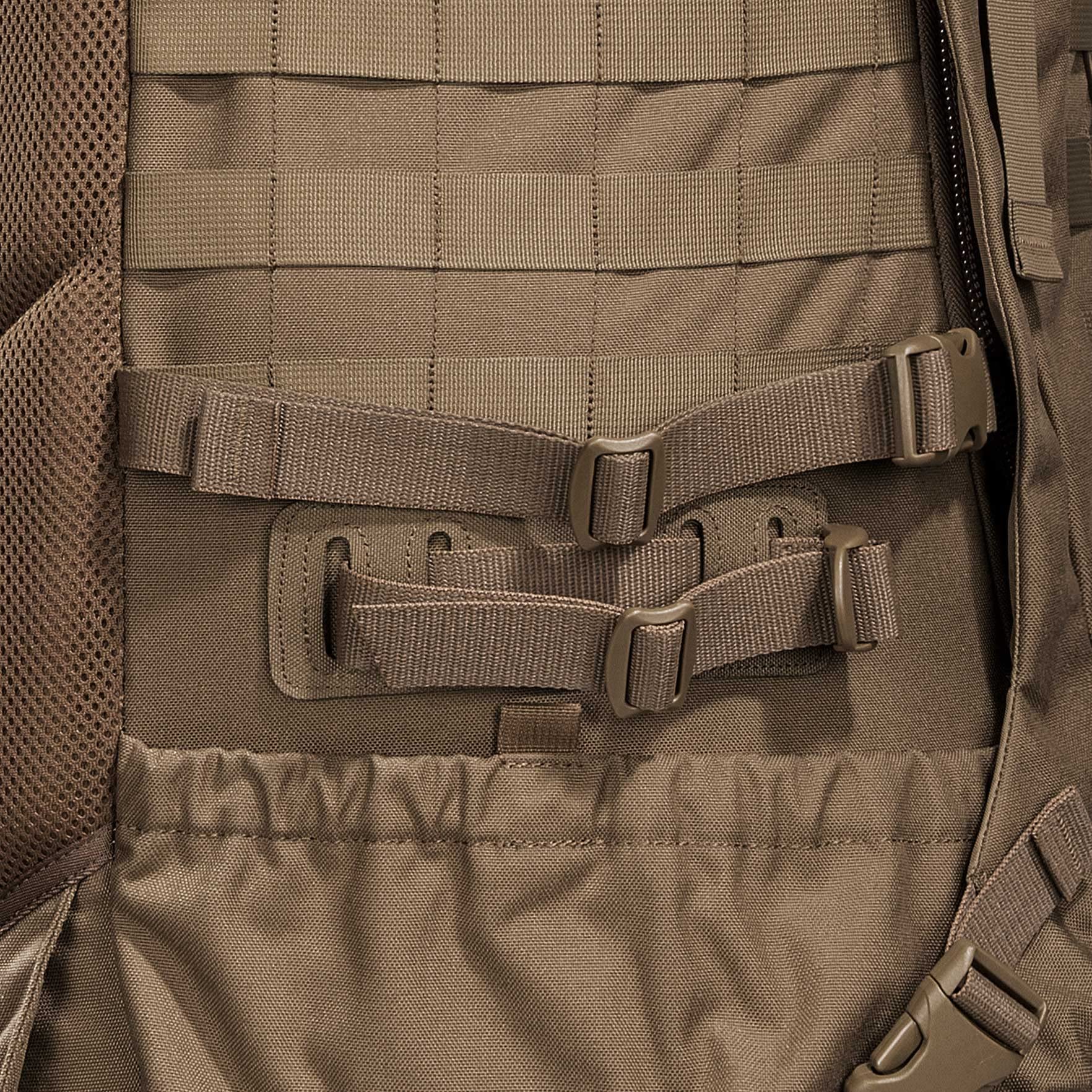 Tasmanian Tiger TT Mil OPS Pack 80 + 24 Sac à dos militaire pour homme compatible Molle avec poches latérales amovibles 104 litres pour l'extérieur, Bushcraft, Coyote Brown