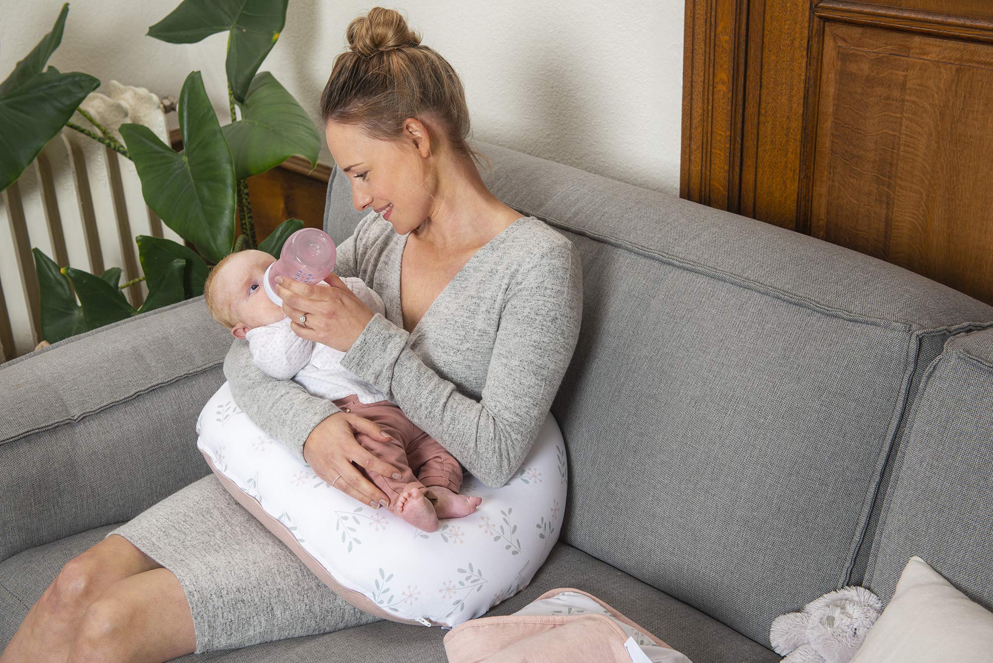 Doomoo Almohada de lactancia compacta Softy – Multifuncional almohada de maternidad para madre y bebé – Almohada cómoda para dormir, lactancia y apoyo – Complemento versátil para la maternidad