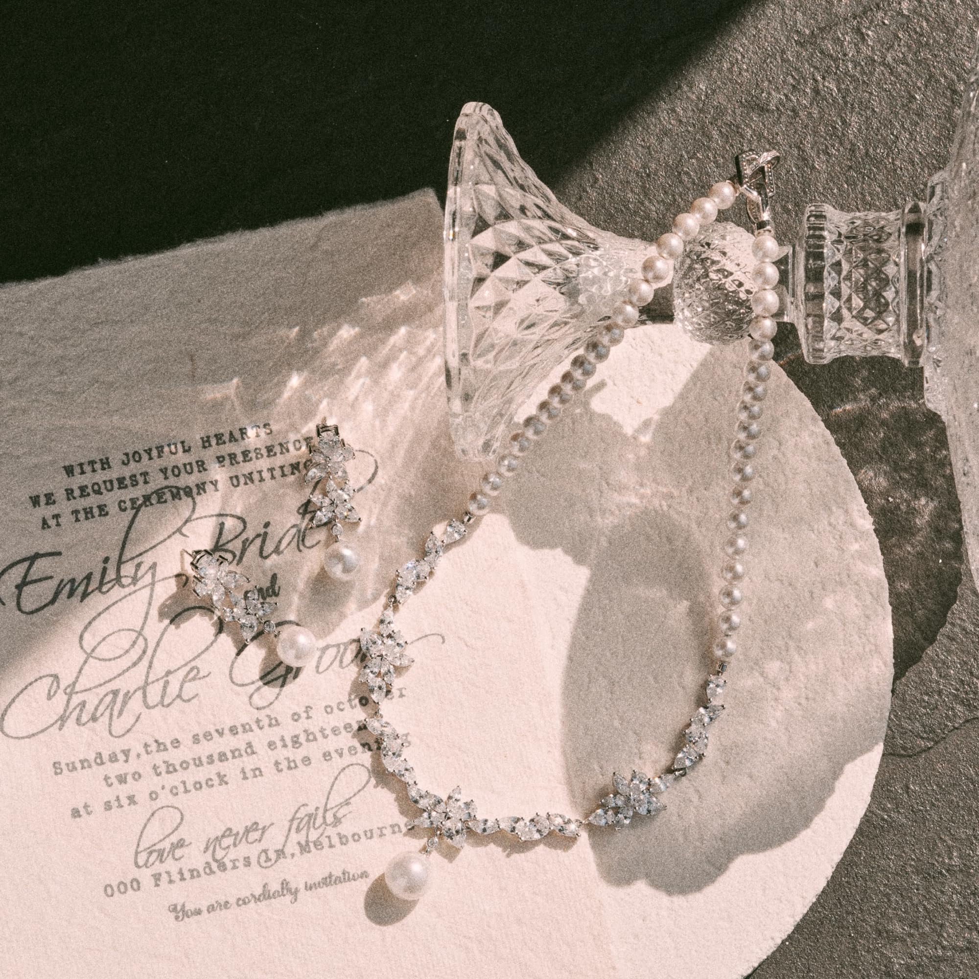 FANCIME Wisteria Glyzinie Kollektion Schmuck Damen Sterlingsilber Kette mit künstlichem Diamant in Blumenform Hochzeitstag Geburtstag Anhänger Armband Ohrringe Geschenke für Ehefrau Frauen Braut Sie