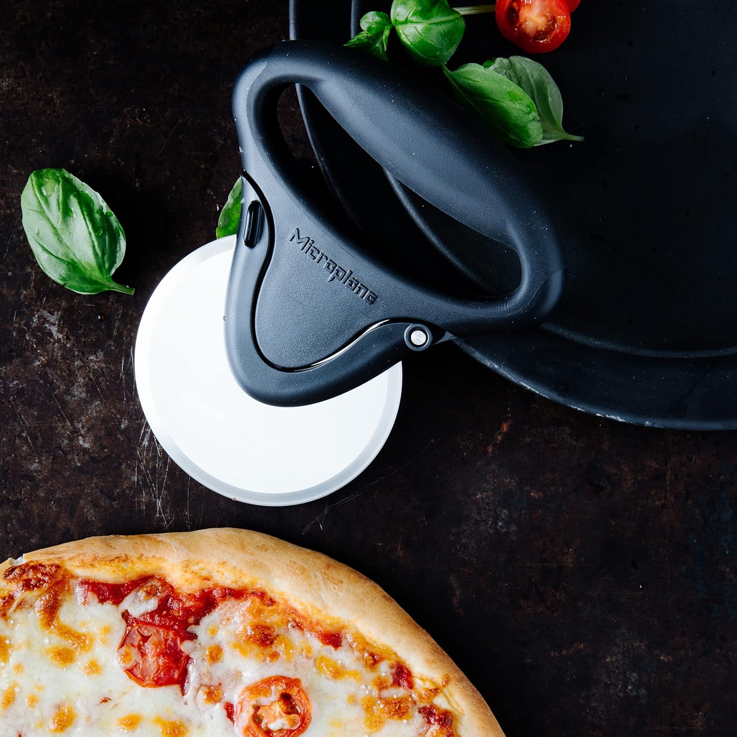 Microplane Pizza Cutter, Stainless Steel, Black, 1