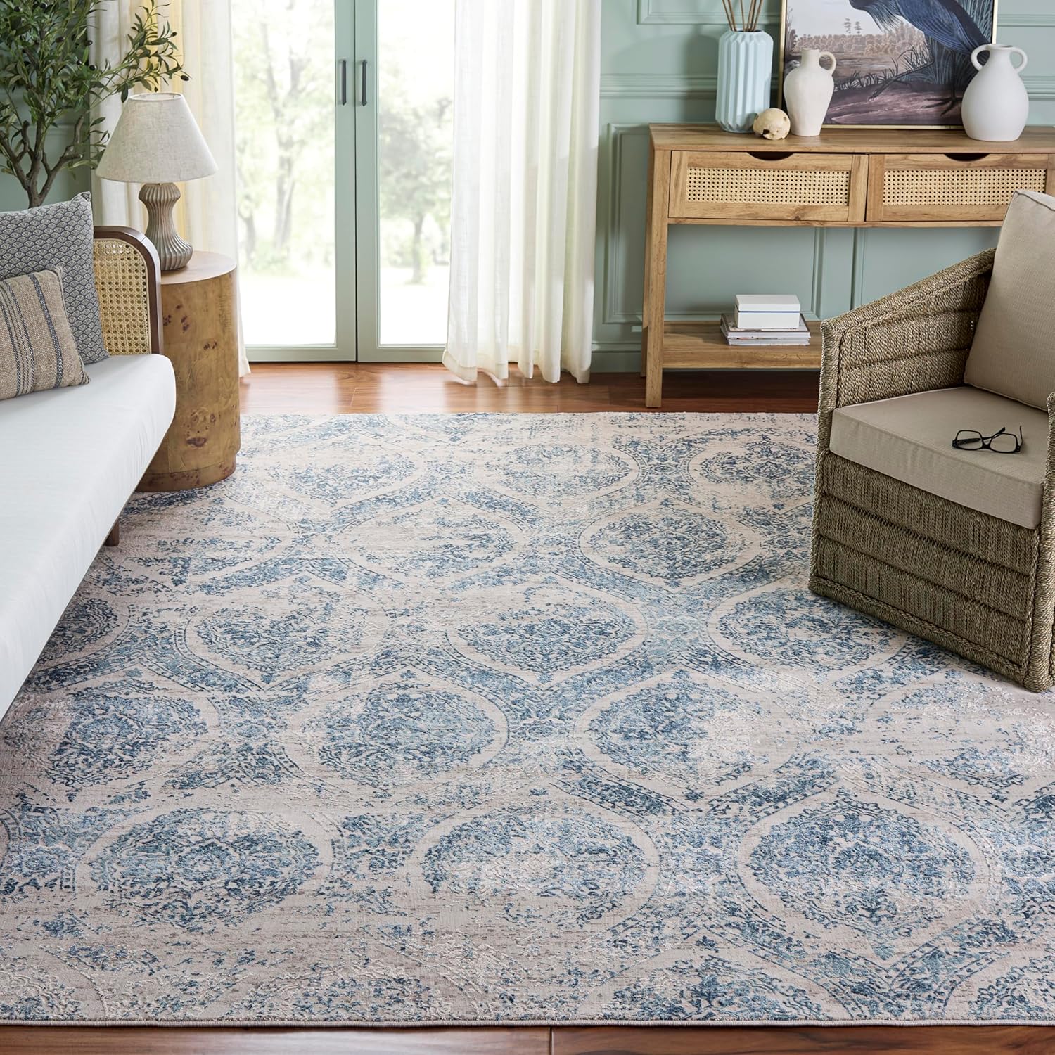 SAFAVIEH Princeton Collection Accent Rug - 2'6" x 4', Grey & Beige, Vintage Distressed Design, Non-Shedding & Easy Care, Ideal for High Traffic Areas in Entryway, Living Room, Bedroom (PRN715G)