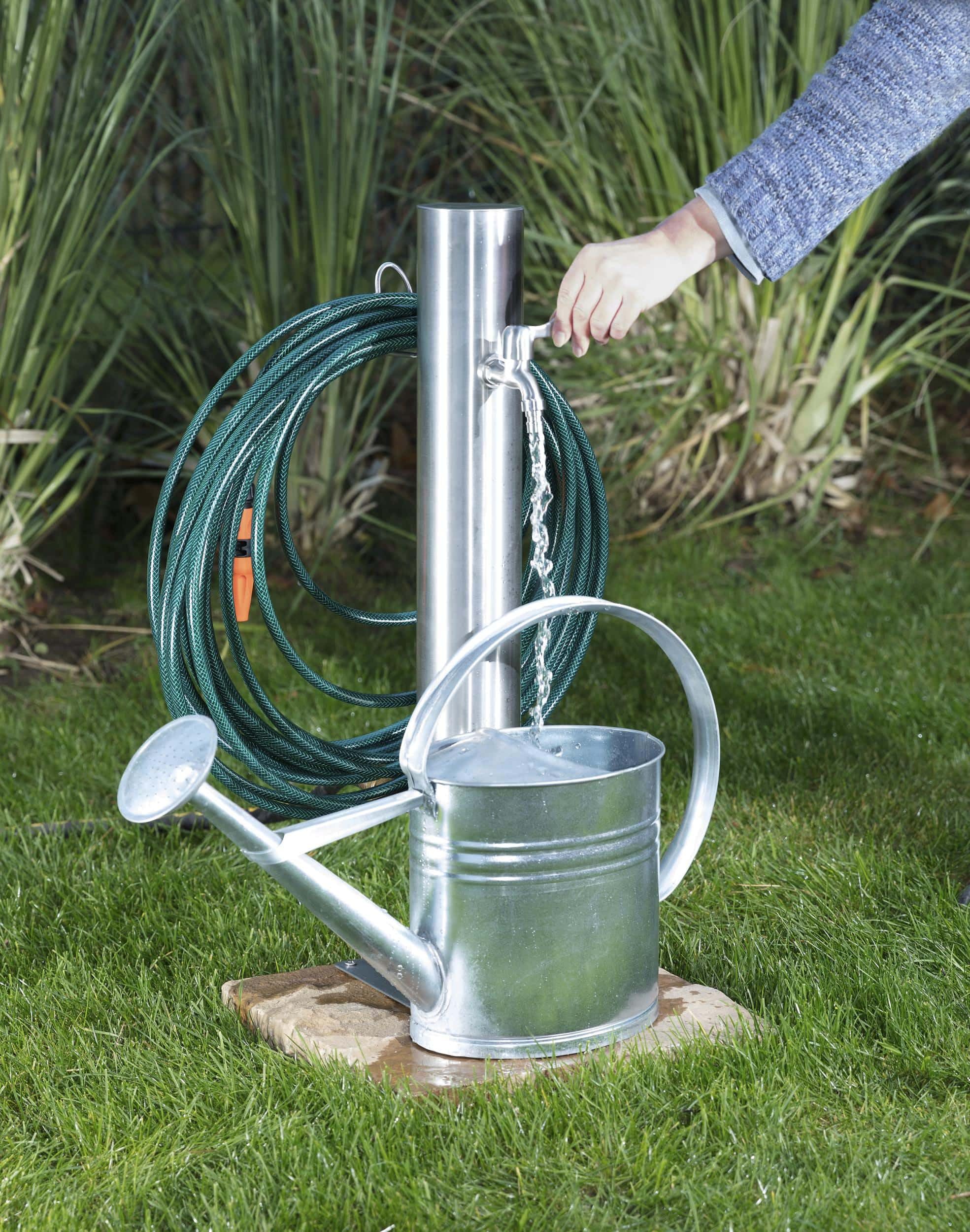 Westfalia Wasserwelten Wasserzapfsäule Edelstahl inklusive Schlauchhalter und 2 Hähne 75 cm