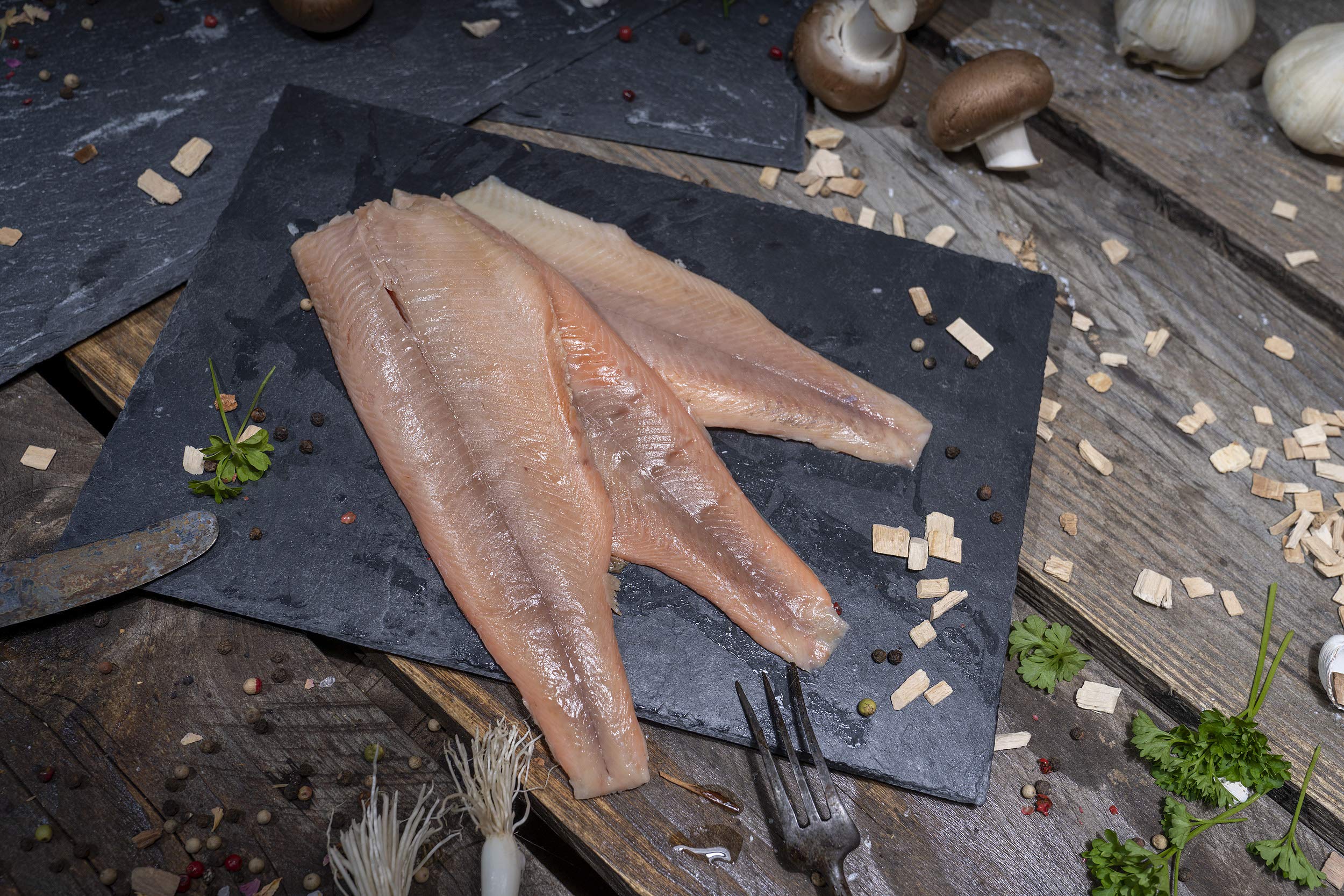 GreetFish Lachsforellenfilet, über Buchenrauch geräuchert, Lachsforelle grätenfrei filetiert, 250g (3 Stück)