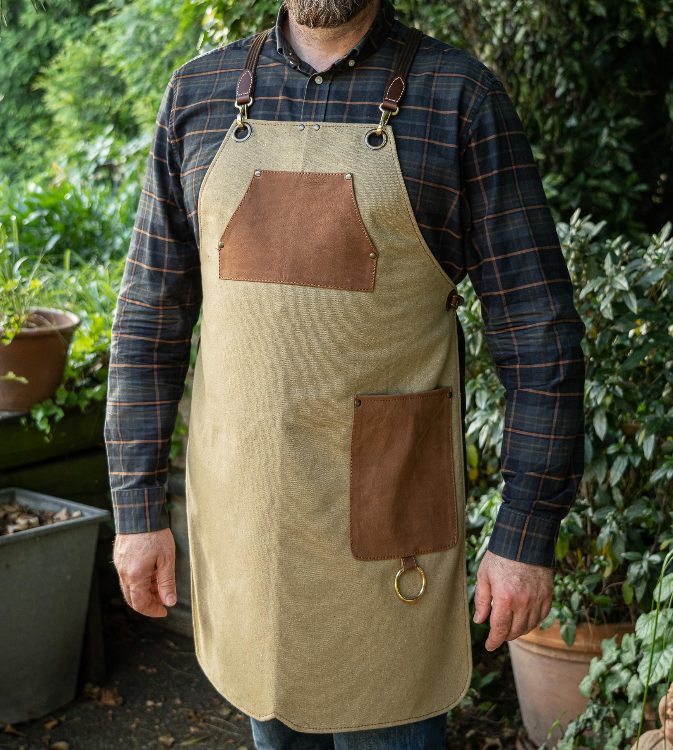 Angus Stoke Grillschürze aus hochwertigem Canvas & Echtleder – variable Kochschürze mit hochwertigen Leder-Riemen – Schürze für Küche, BBQ & Barista - Simon