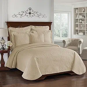 King Charles Modern Farmhouse Floral Matelasse Coverlet, 100% Cotton Breathable Bedding, Full/Queen, Birch