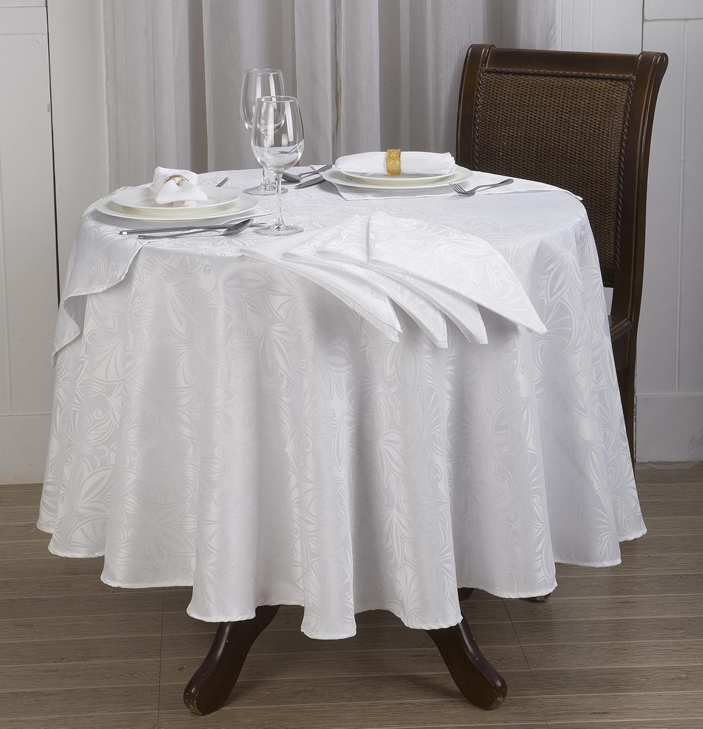 Elaine Table Cloth Set, Luxury and Elegant Table Cloth Set with Napkins, Top Dinner Kitchen Table Cover, 70 Inches Round, Gold