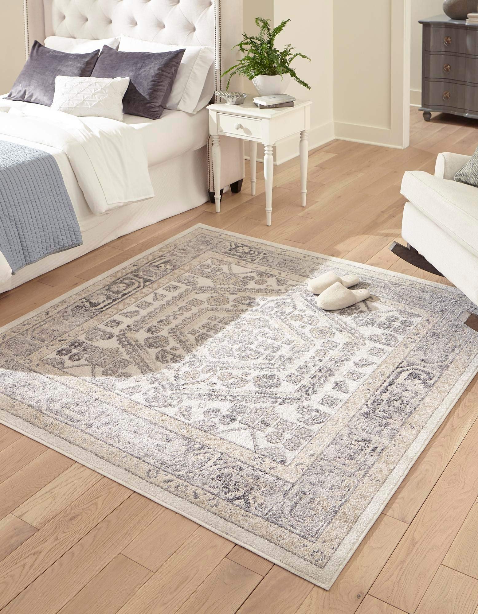 Rugs.com Aurelia Collection Rug – 4 Ft Square Ivory Medium-Pile Rug Perfect for Living Rooms, Kitchens, Entryways