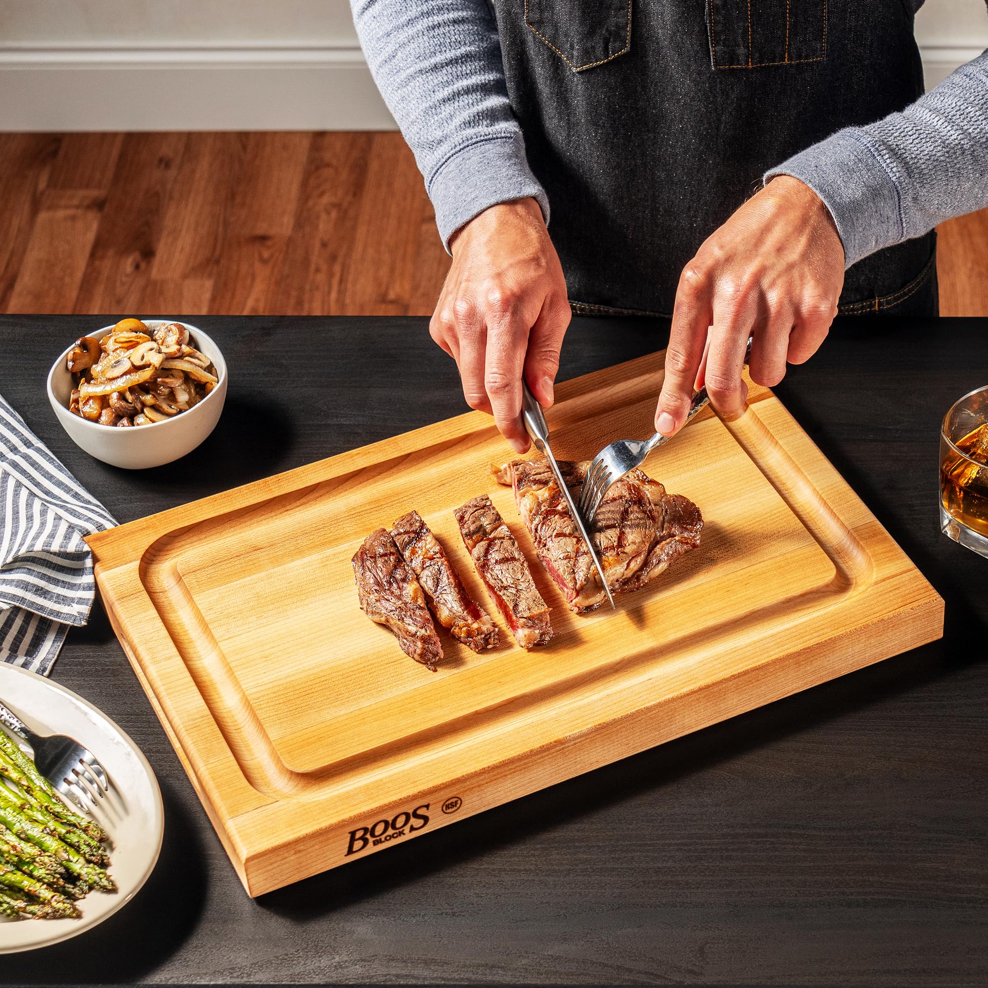 Boos Blocks® BBQBD Pro Chef deska do krojenia z drewna klonowego firmy John Boos – 46 x 31 x 4 cm – z rowkiem na sok, obustronne zagłębienia uchwytowe