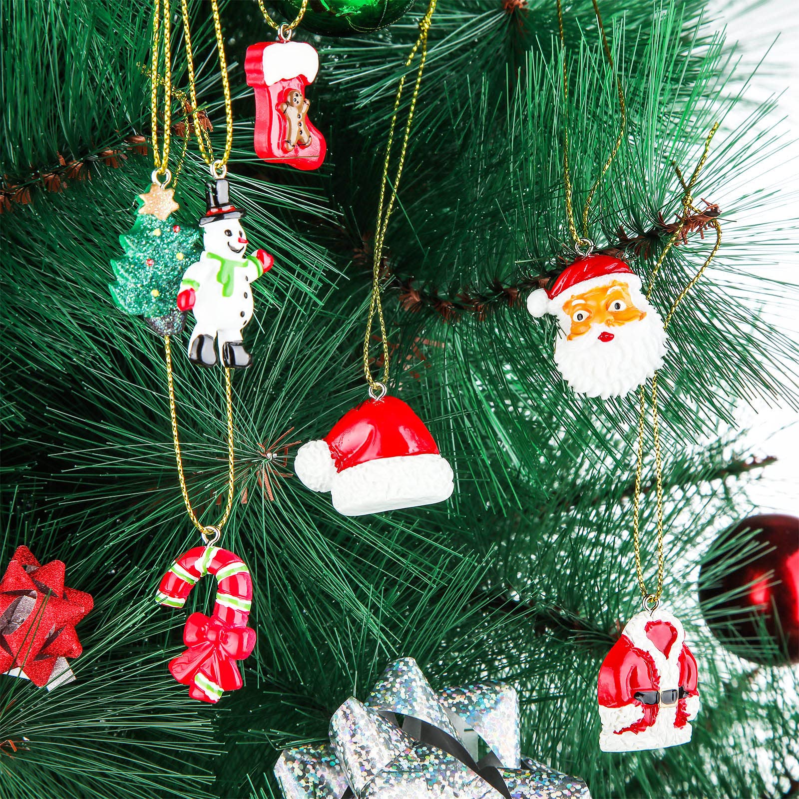 Kesote 30 Pezzi Mini Decorazione Natalizia - Miniature in Resina di Babbo Natale, Sonaglio, Albero, Pupazzo di Neve - Decorazioni per Regalo, Pacco, Biglietti d'Auguri