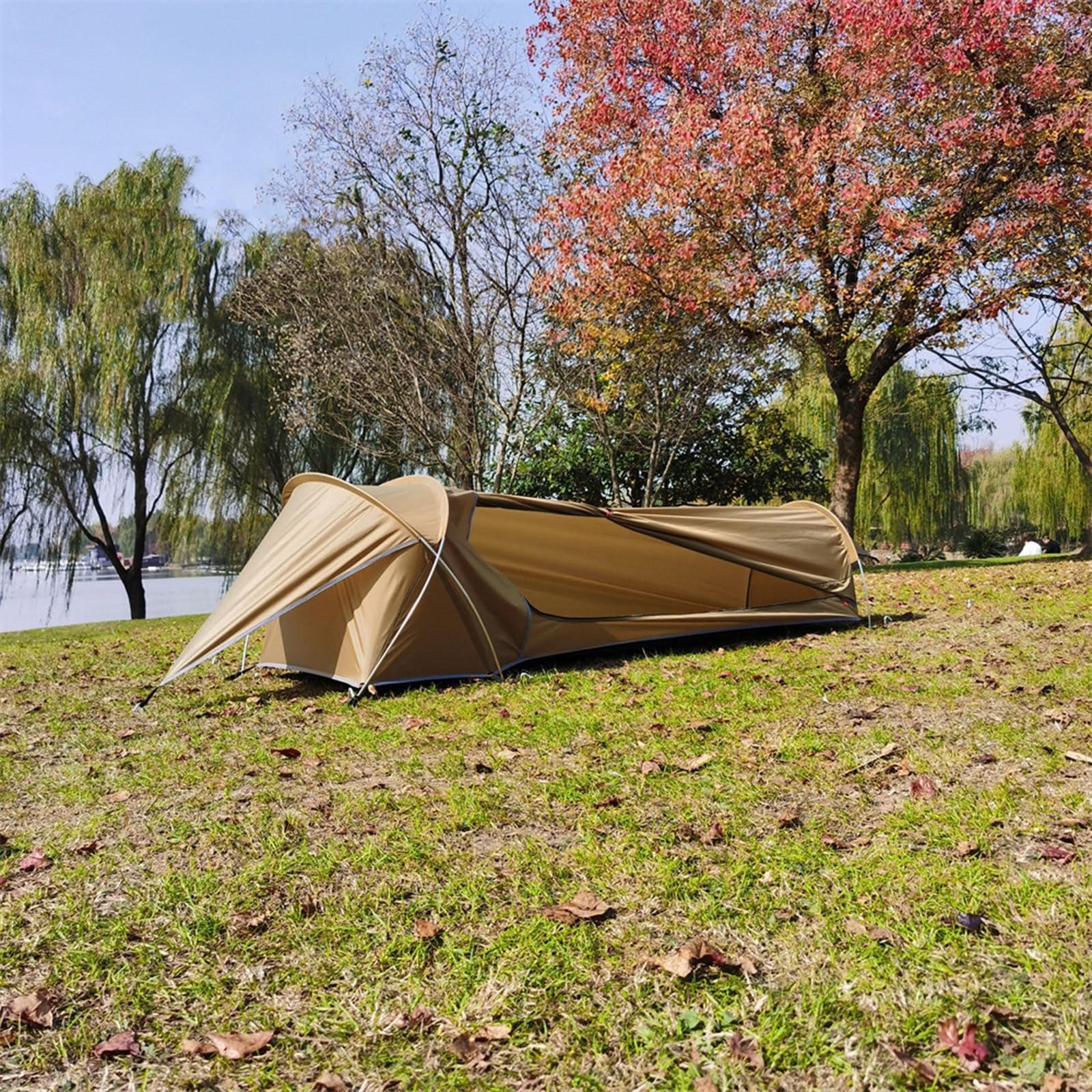 Tenda da campeggio per una sola persona per zaino in spalla ed escursionismo, riparo impermeabile con pali in alluminio, ventilazione a rete, sacco da bivvy compatto da viaggio