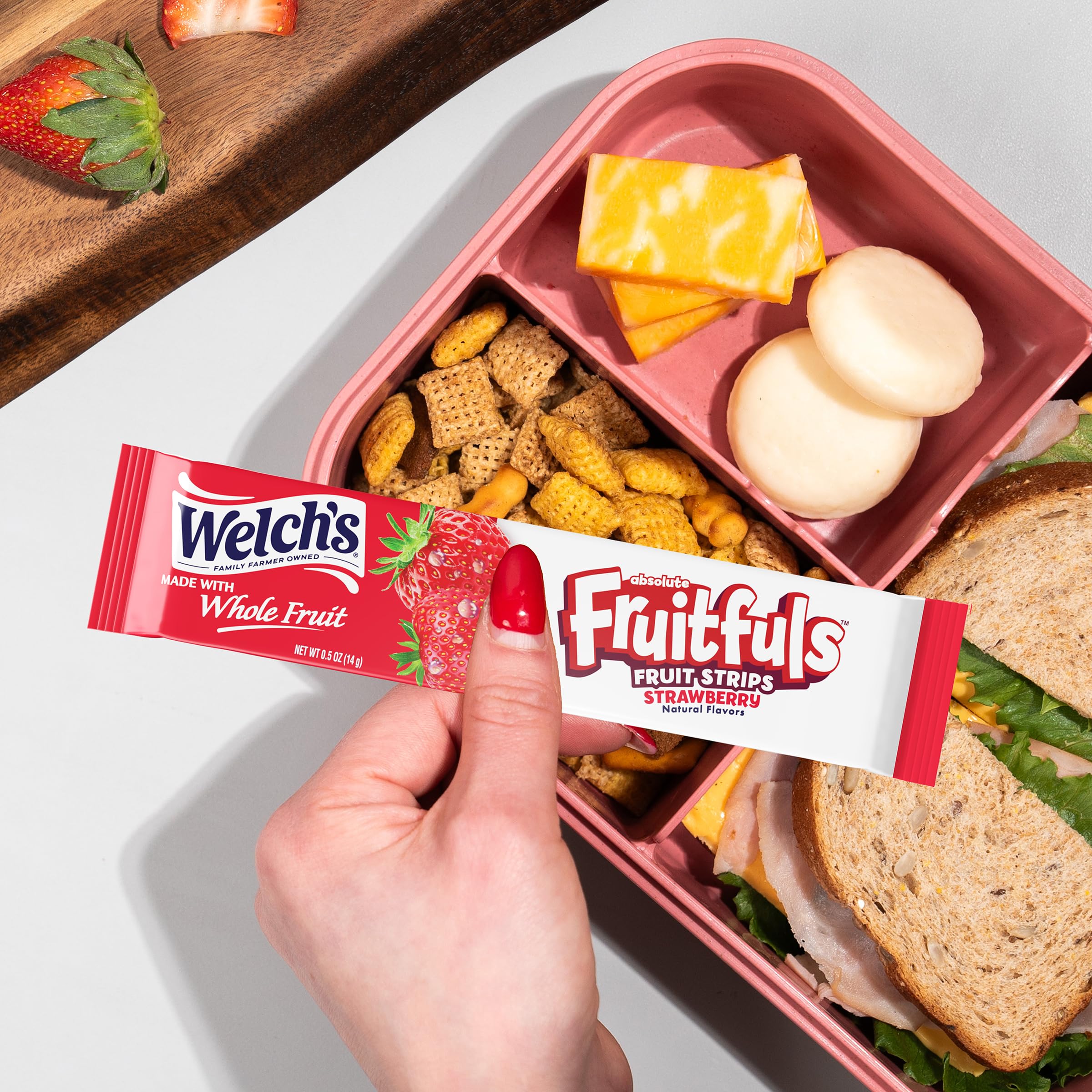 Welch's Absolute Fruitfuls paski owoców, smaczne przekąski z suszonych owoców na lunch szkolny, jagodowa składanka, brzoskwinia mango, truskawka, 15 ml (opakowanie 50 szt.)