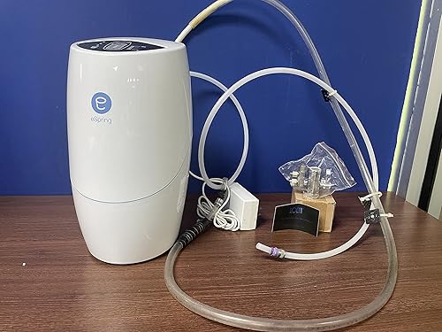eSpring® Sistema de tratamiento de carbono para el agua, para instalar debajo de la mesada, con llaves auxiliares.