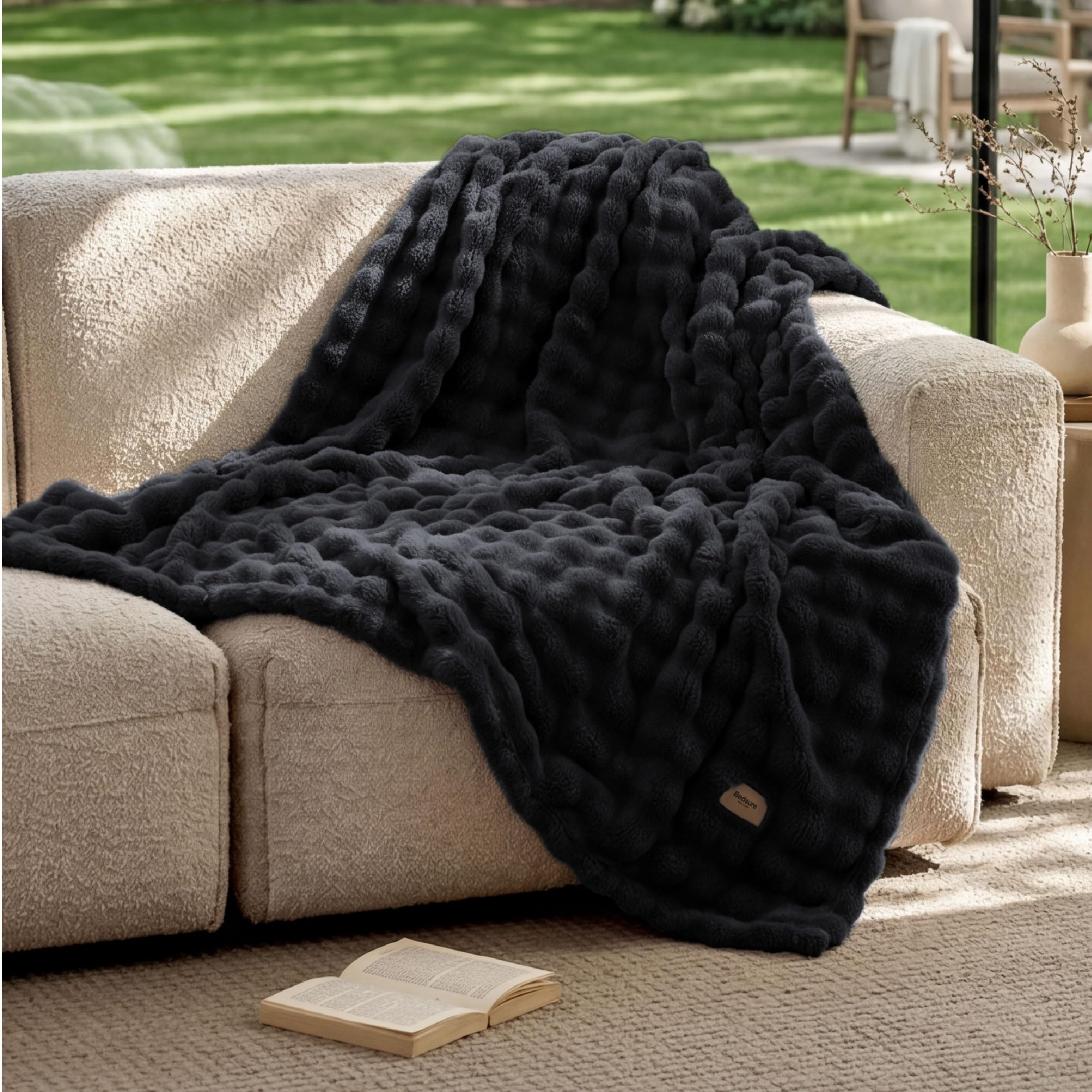 Bedsure Plaid Polaire Doux Bulle - Couverture, Noir, 220x240 cm | Plaid Canape, Couverture Chaude Lit, Cadeaux pour Femmes, Plaid Décoratif Salon Chambre, Couvre-lit Léger