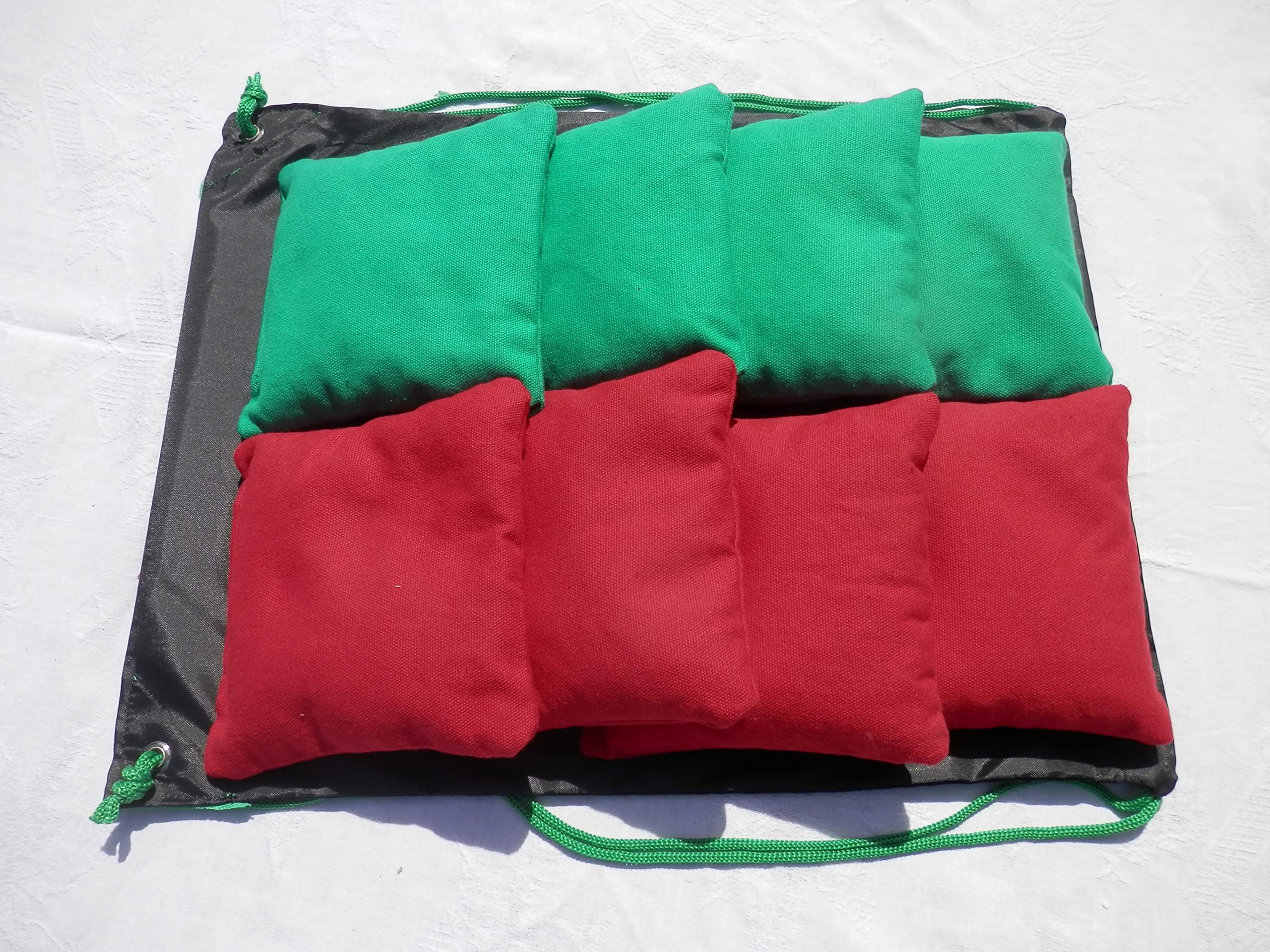 Cornhole Bags x8 (Green and Red)