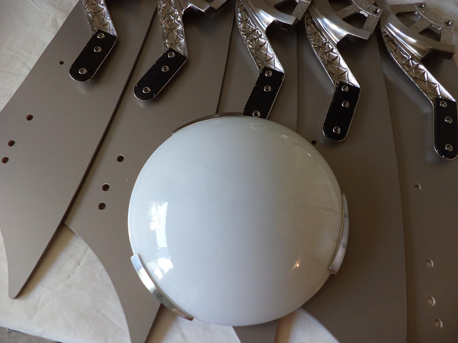 The glass light shade component of the Hampton Bay HD285314 ceiling fan, positioned on top of the fan blades.