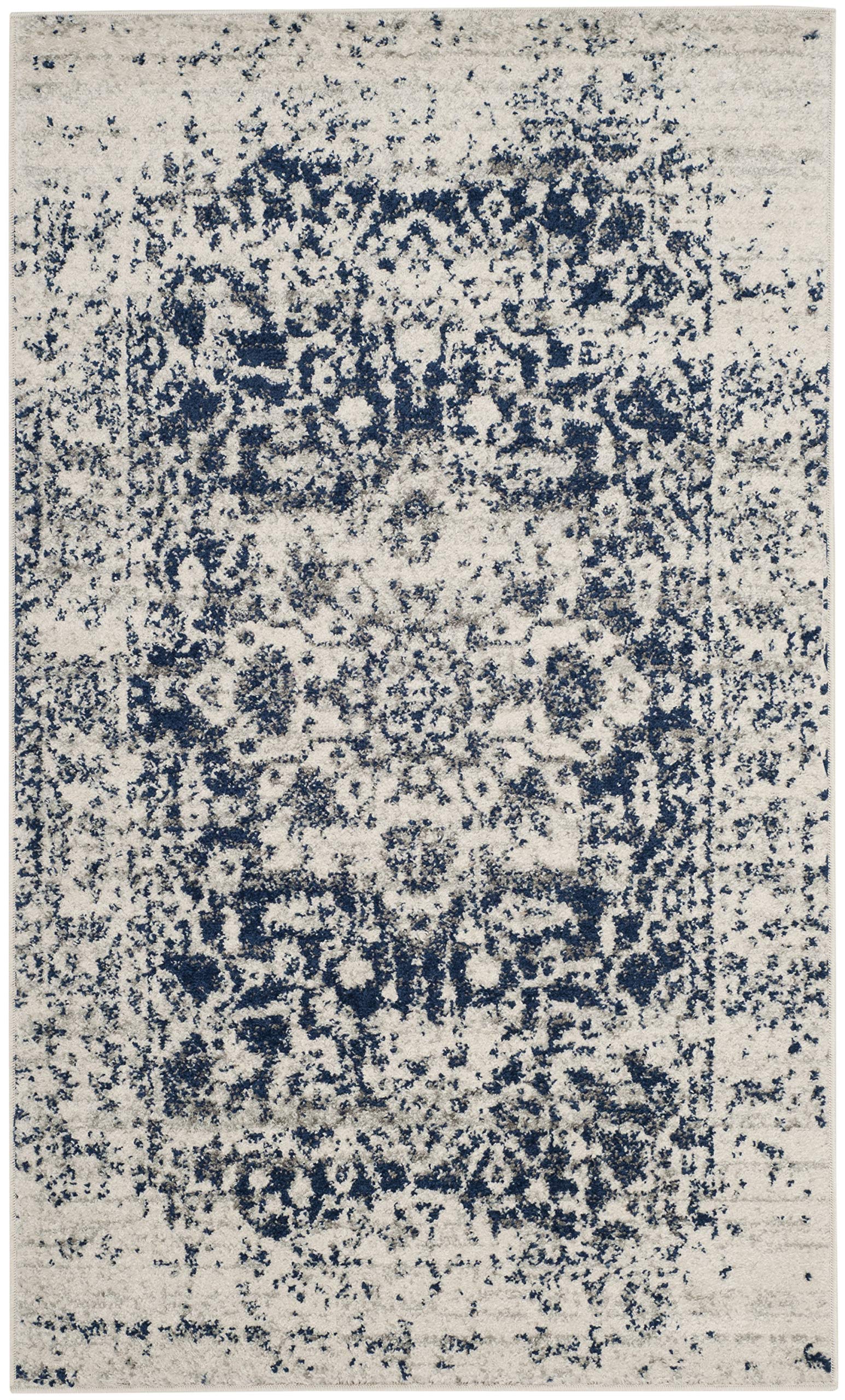 SAFAVIEH Tapis de Sol Vieilli pour Salon, Salle à manger, Chambre à coucher - Madison Collection, Tapis à poil court, Crème et Marine, 91 X 152 cm