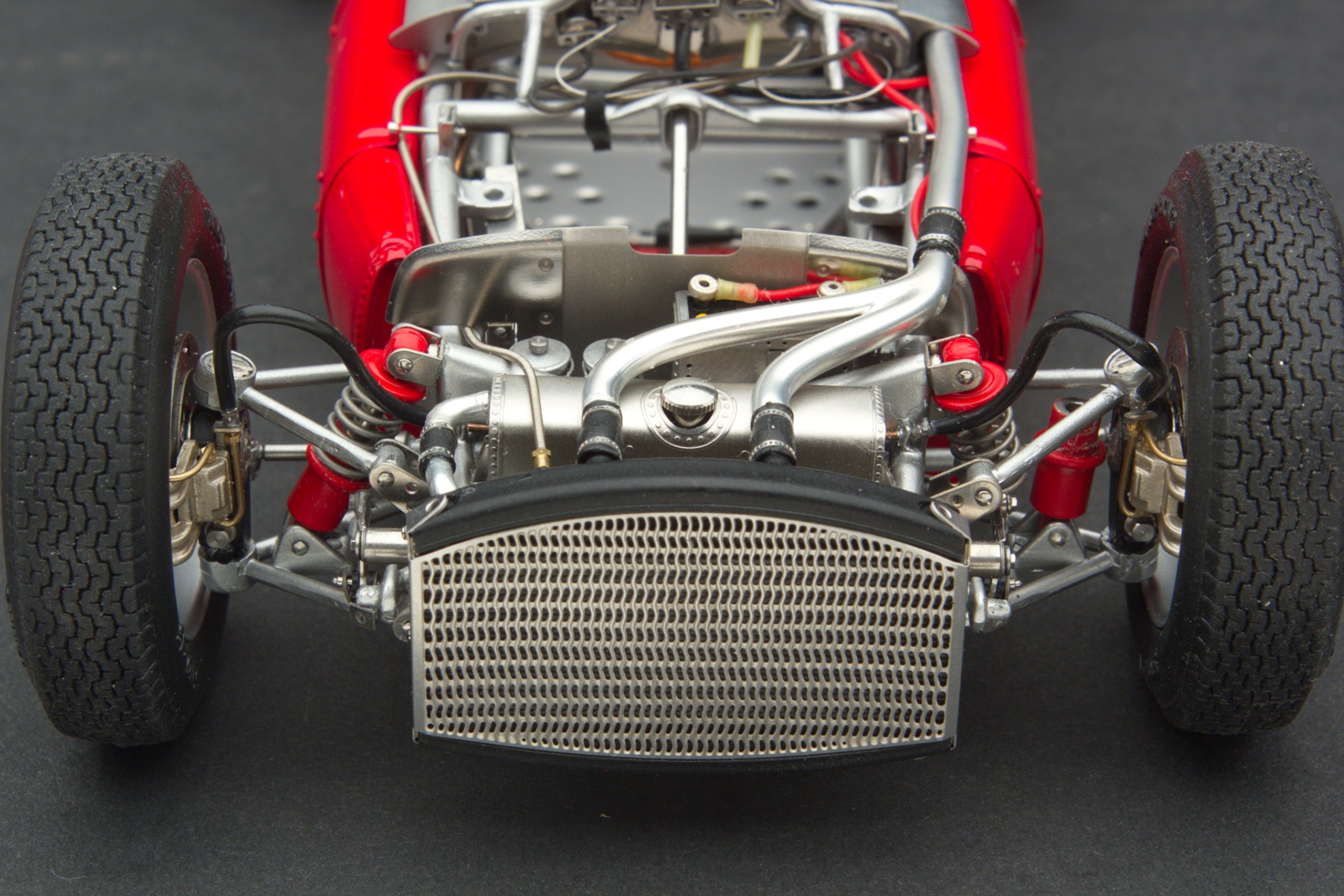 Amazon.com: Exoto 1961 Ferrari Tipo 156/120° Sharknose / Gran