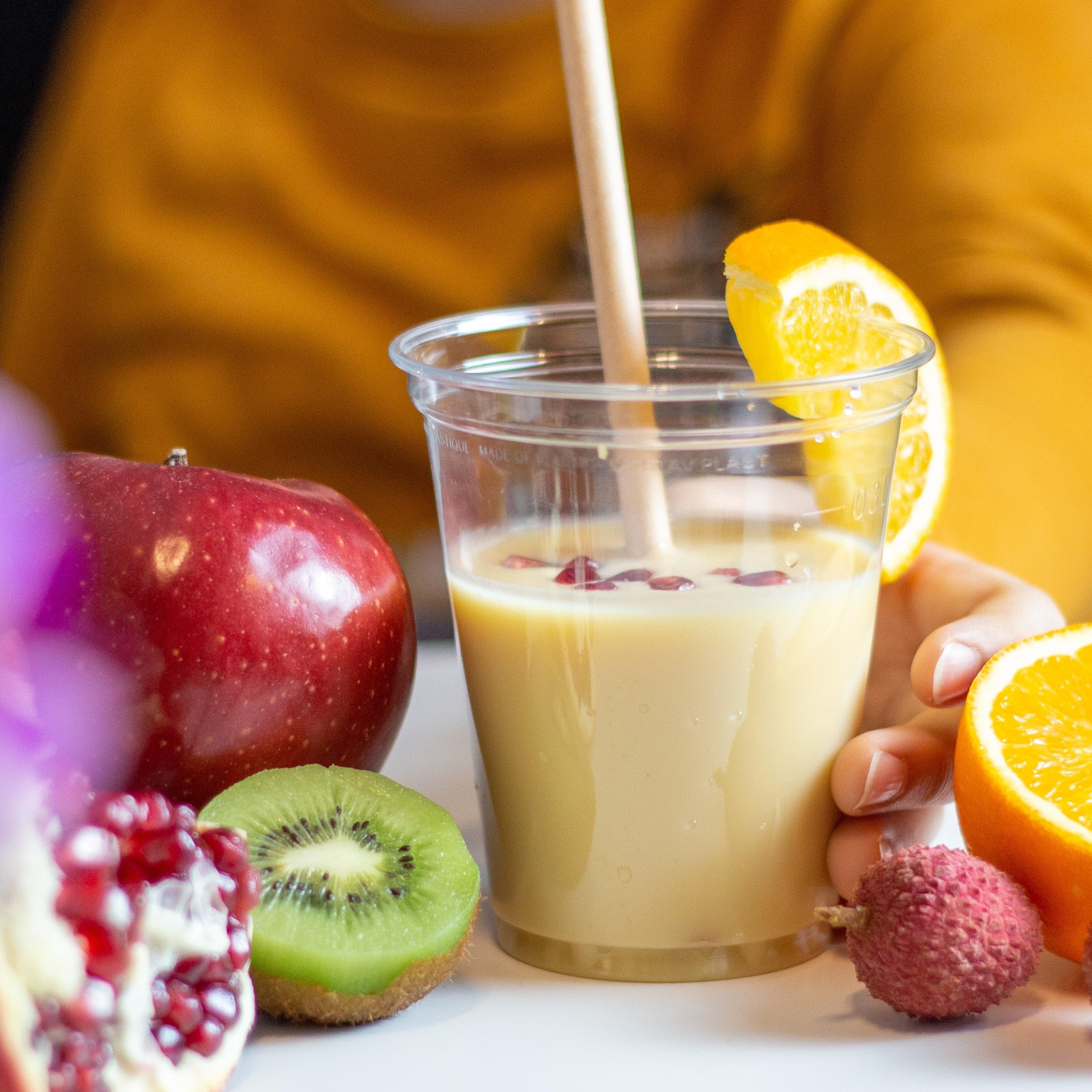 Commerline 50 Stück Smoothiebecher 300 ml mit Domdeckel + Rundloch, Smoothie Plastik Becher to go Plastikbecher, Trinkbecher Partybecher Kunststoffbecher, Smoothiesbecher