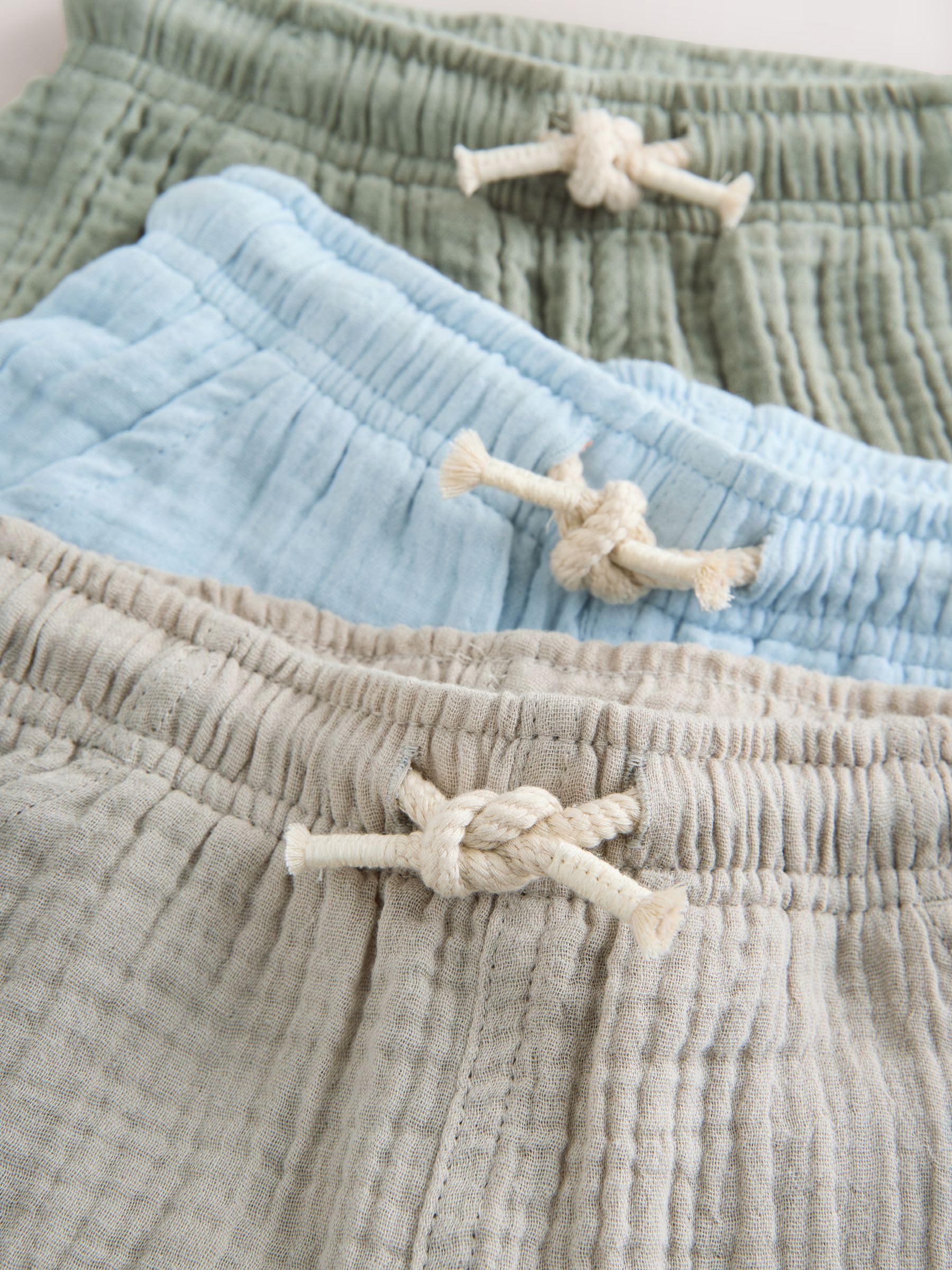NEXT Niños Pack de 3 Pantalones Cortos sin Cierre de Textura Suave