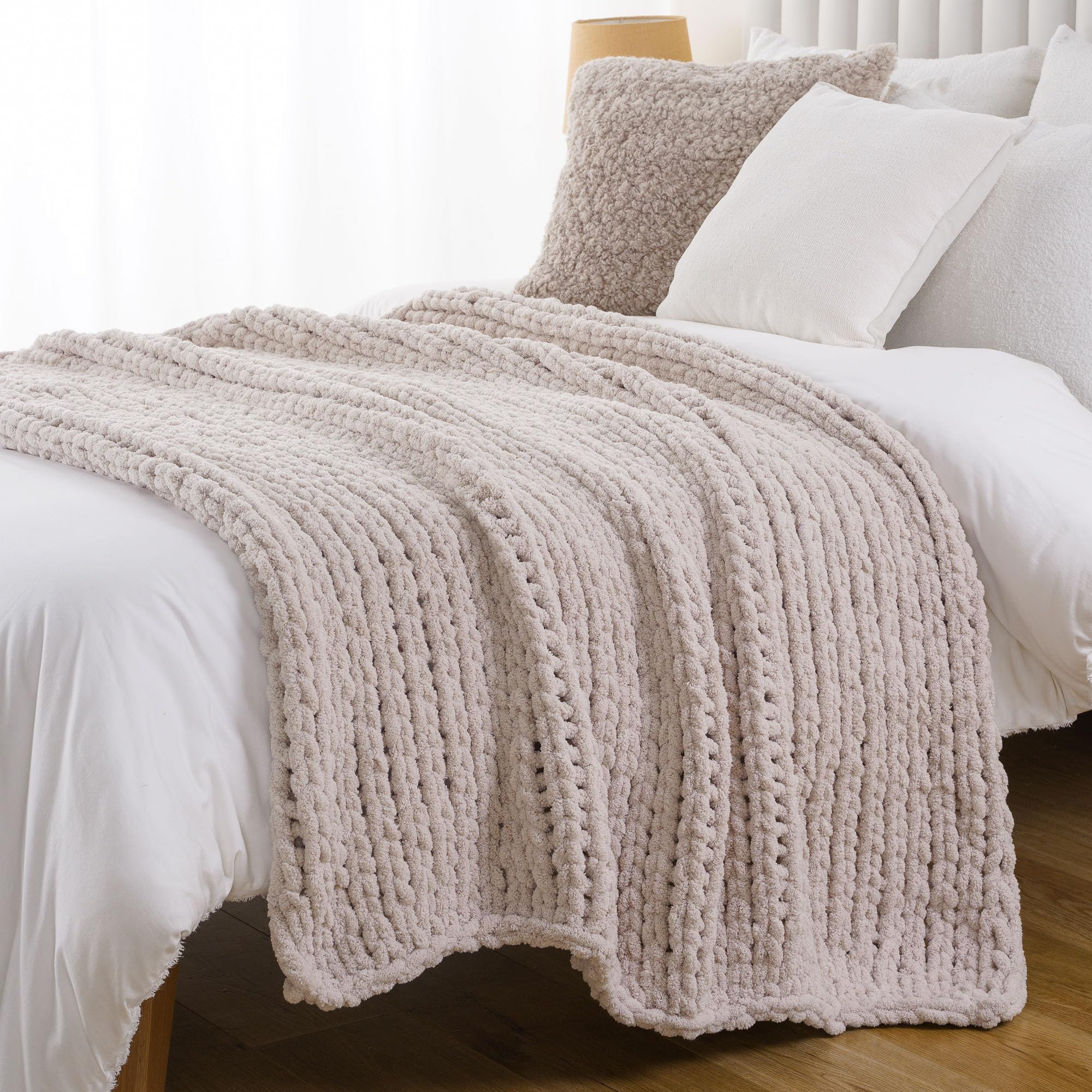 Battilo Manta de punto grueso, manta de felpilla suave y gruesa, 50 x 60 pulgadas, hecha a mano, manta de ganchillo de punto trenzado grande para sofá, cama, decoración del hogar, color gris pardo