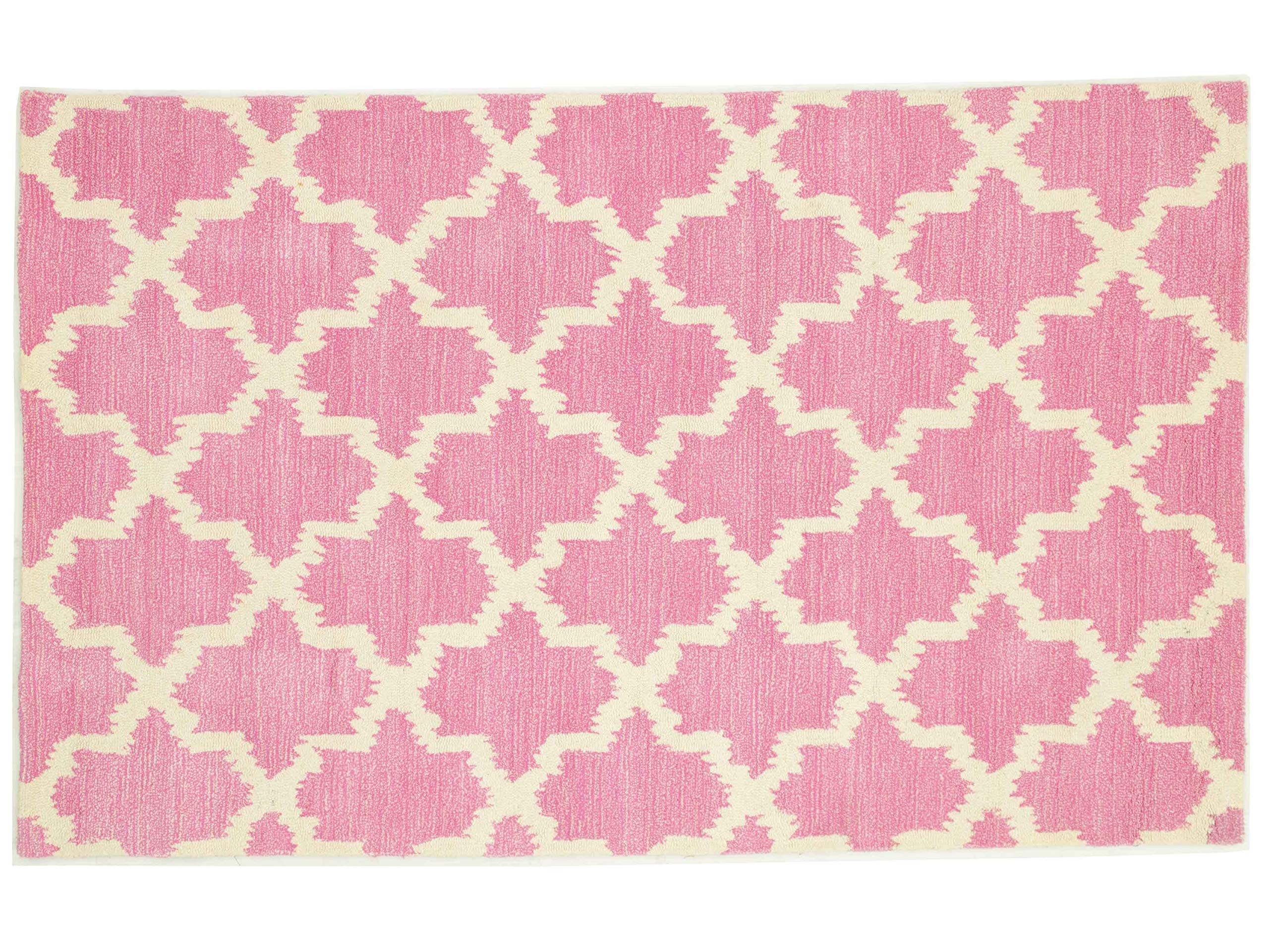 Tapis fait à la main en laine rose pour créer un salon chaleureux et cocooning