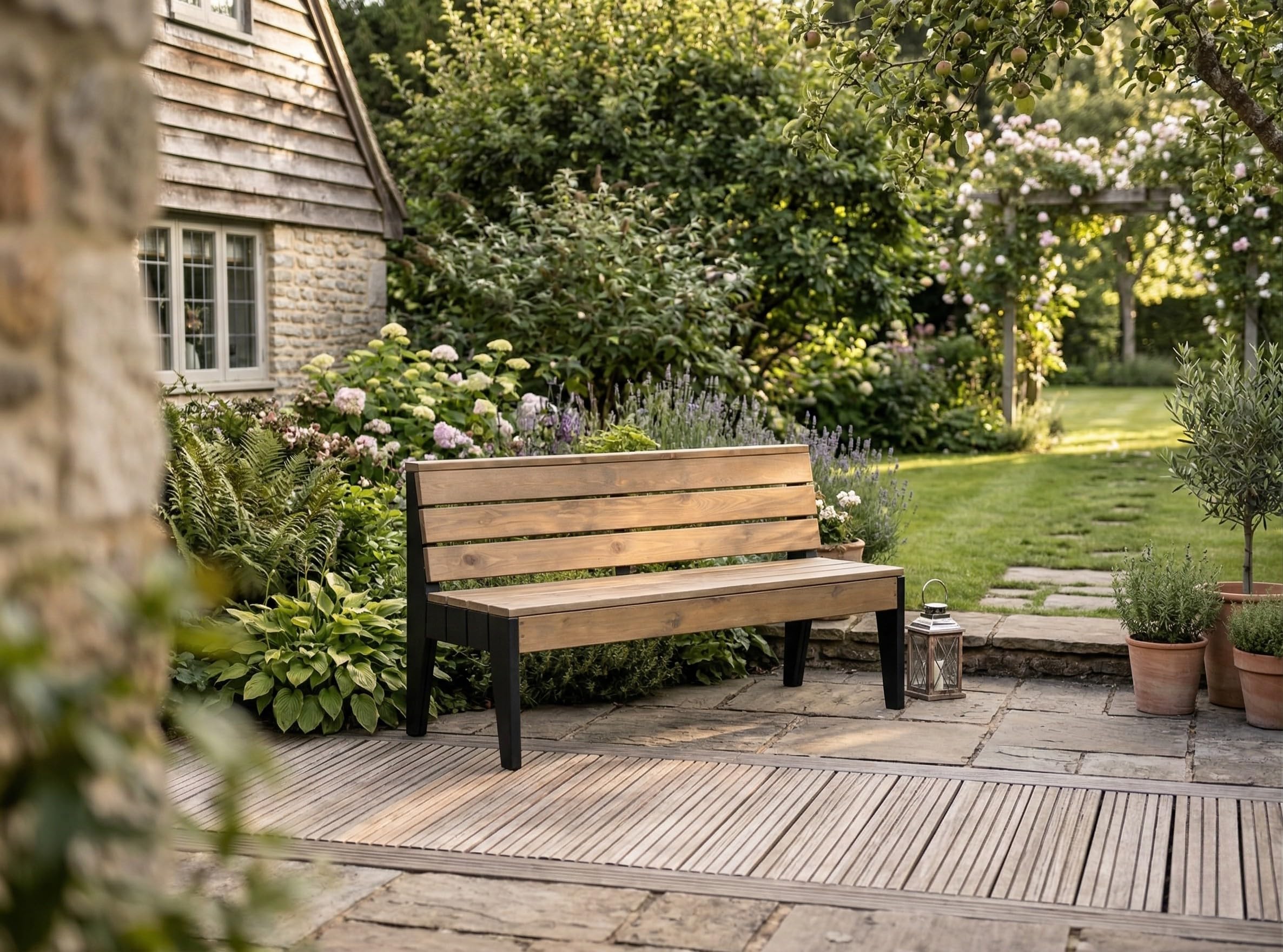 Panca da giardino da 150 cm, panchina da esterno in legno FSC/PEFC | resistente alle intemperie, con schienale e gambe nere, moderno mobile da balcone per terrazza, ingresso, SG SiestaGarden