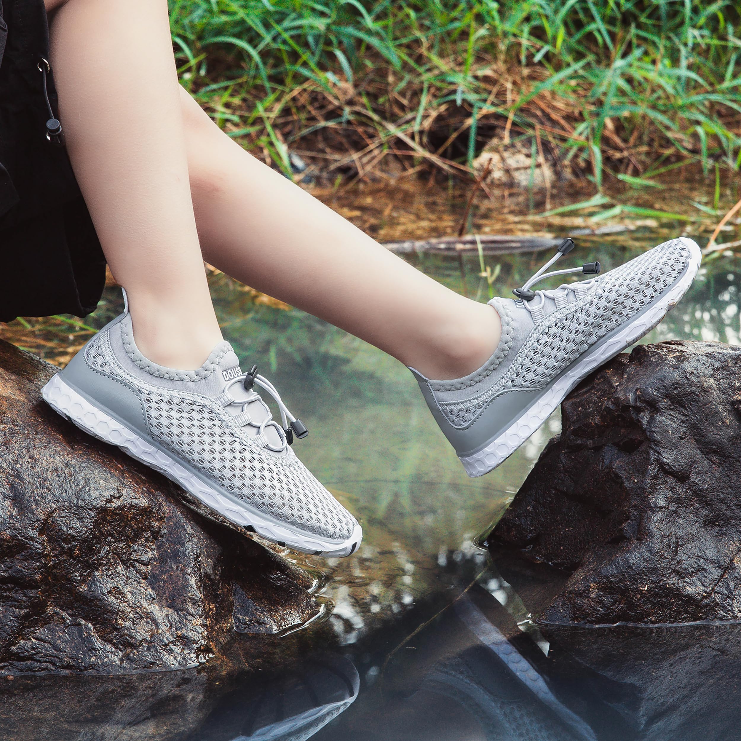 DOUSSPRT Water Shoes for Kids Boys Girls Quick Dry Beach Sports Swim Pool Aqua Shoes for Toddler/Little Kid/Big Kid LightGrey 10