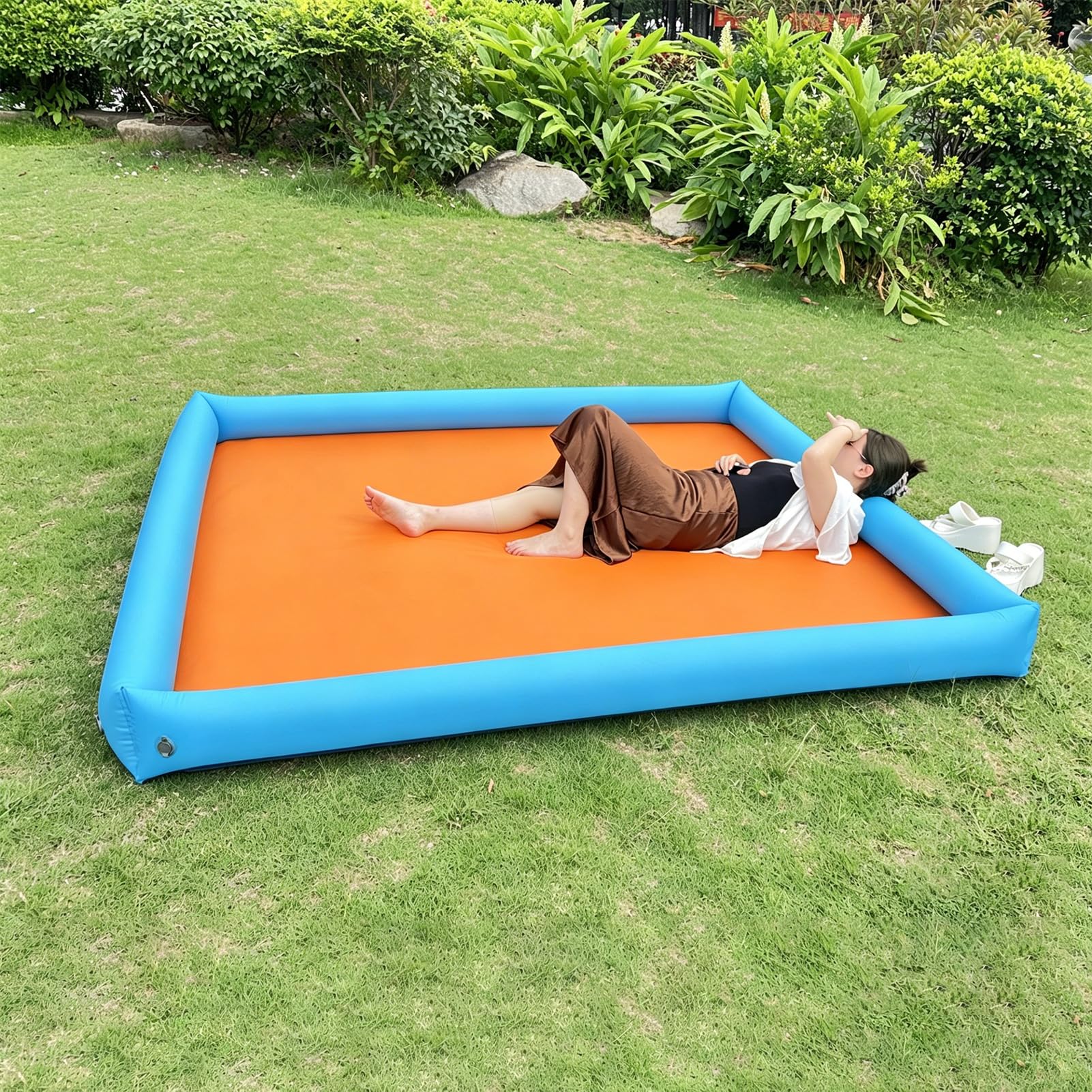 wasserdichte Sandfreie Stranddecke 220×210 cm, aufblasbar, Wird zum Zelt | 220x210cm, 6 Zoll Kissenrand, Platz für 6-10 Sitzende/4-6 Liegende, keine Pumpe nötig, 3-in-1 Tasche 15L, 1,4kg
