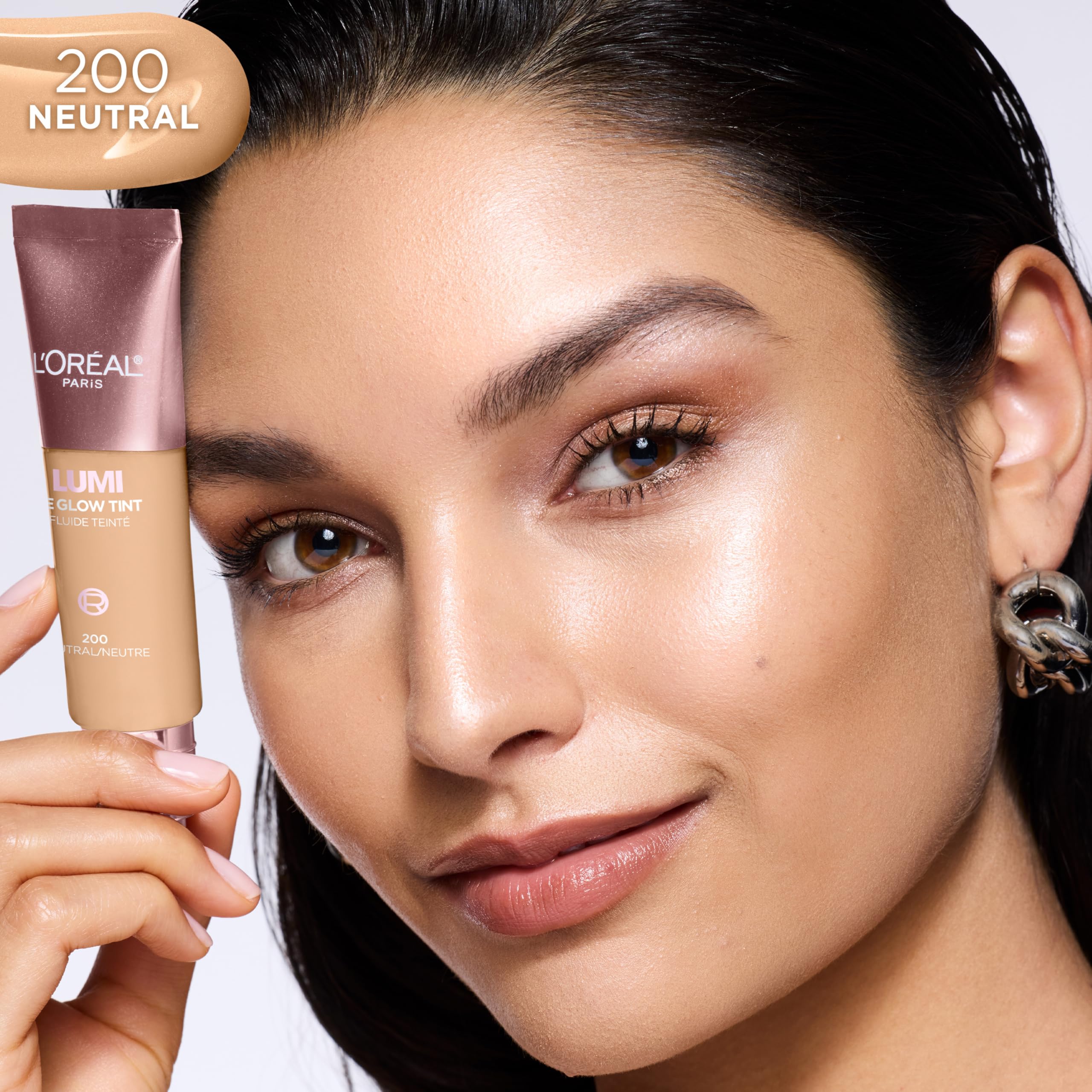 L'Oréal Paris Lumi Le Glow Skin Tint, Siero colorato leggero a base d'acqua con copertura simile al fondotinta, illuminatore luminoso, neutro 200, 0,85 Fl Oz