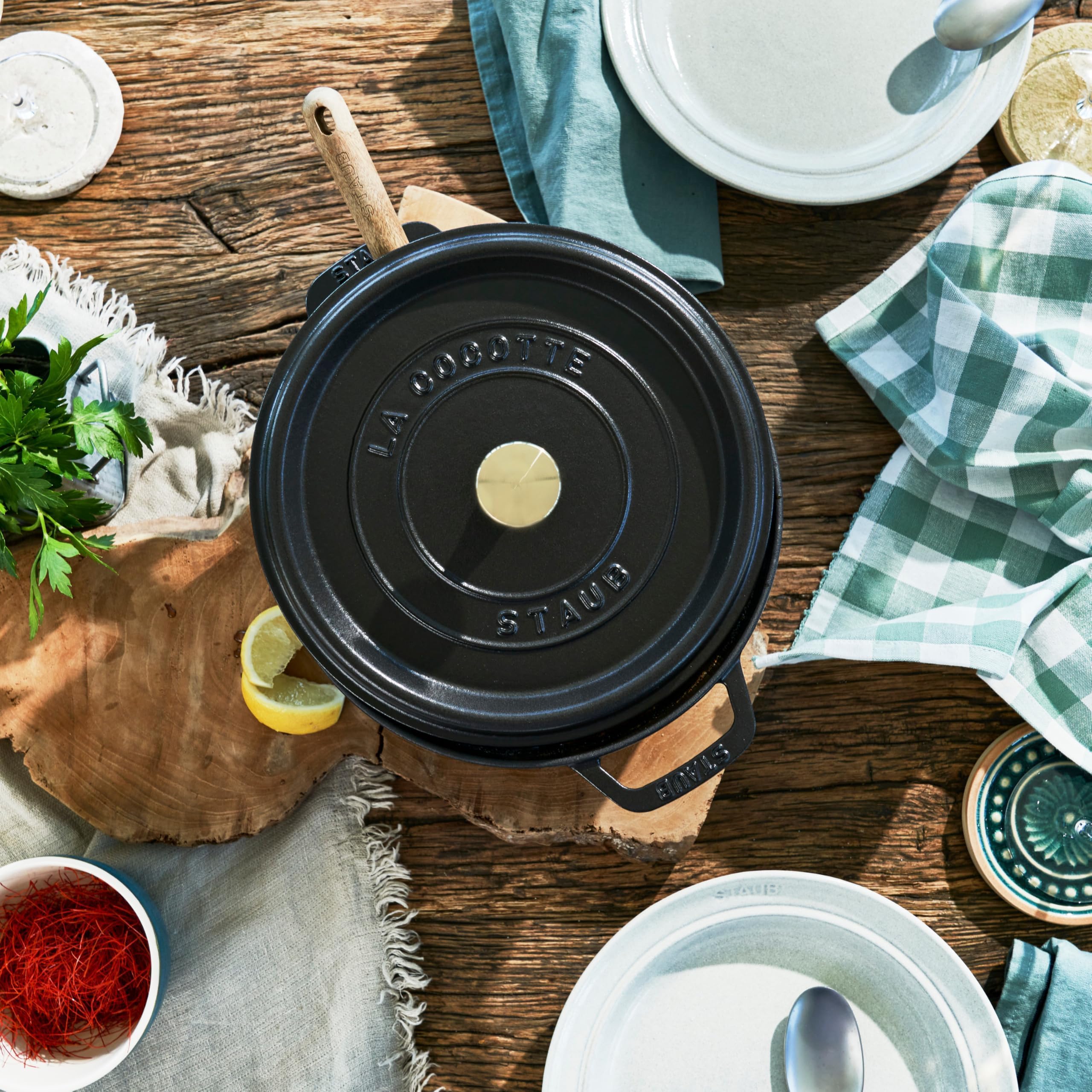 Staub Okrągła brytfanna z żeliwa w kolorze czarnym – średnica/pojemność 24 cm/3,8 litra