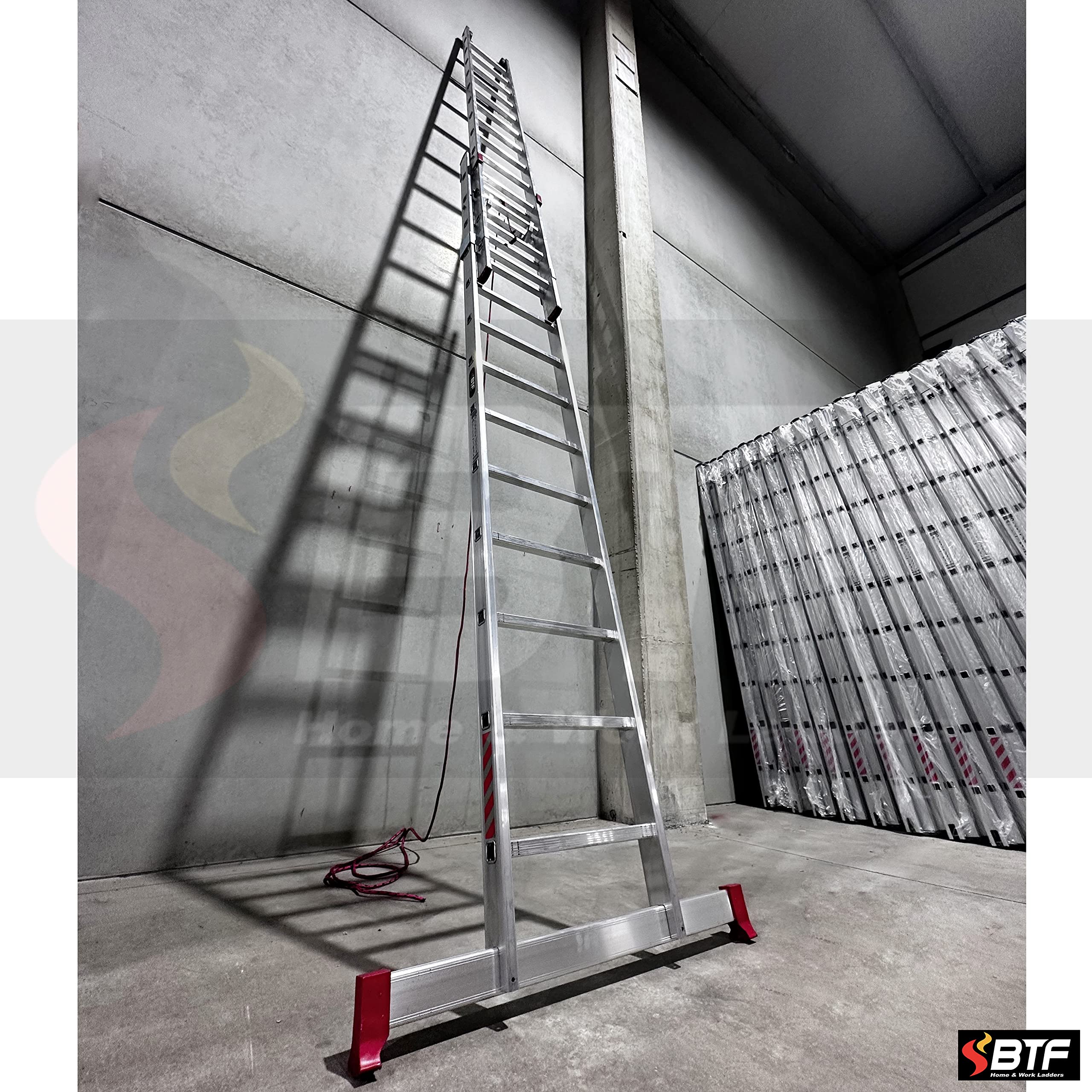 BTF Escalera de Mano Profesional de Aluminio 2 Tramos x 11 Peldaños, Extensible por Cuerda, Altura Extendida 5,6m, Barra Estabilizadora | Uso Profesional, Carga 150kg, Norma EN131. Ref: BTF-EDEAC8035